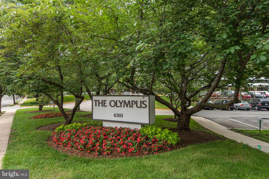 Tired of condos that don't show well? Come see this lovely 3BR, 2BA w/over 1400 sq. ft. with fresh paint, brand new carpet, hardwood floors, recently updated kitchen with granite counters and ceramic floors, new bathroom vanities/lights, full size washer/dryer and dual balconies! Garage Parking! Secure building w/outdoor pool, tennis, metro bus, concierge svc, condo fee inc utilities!