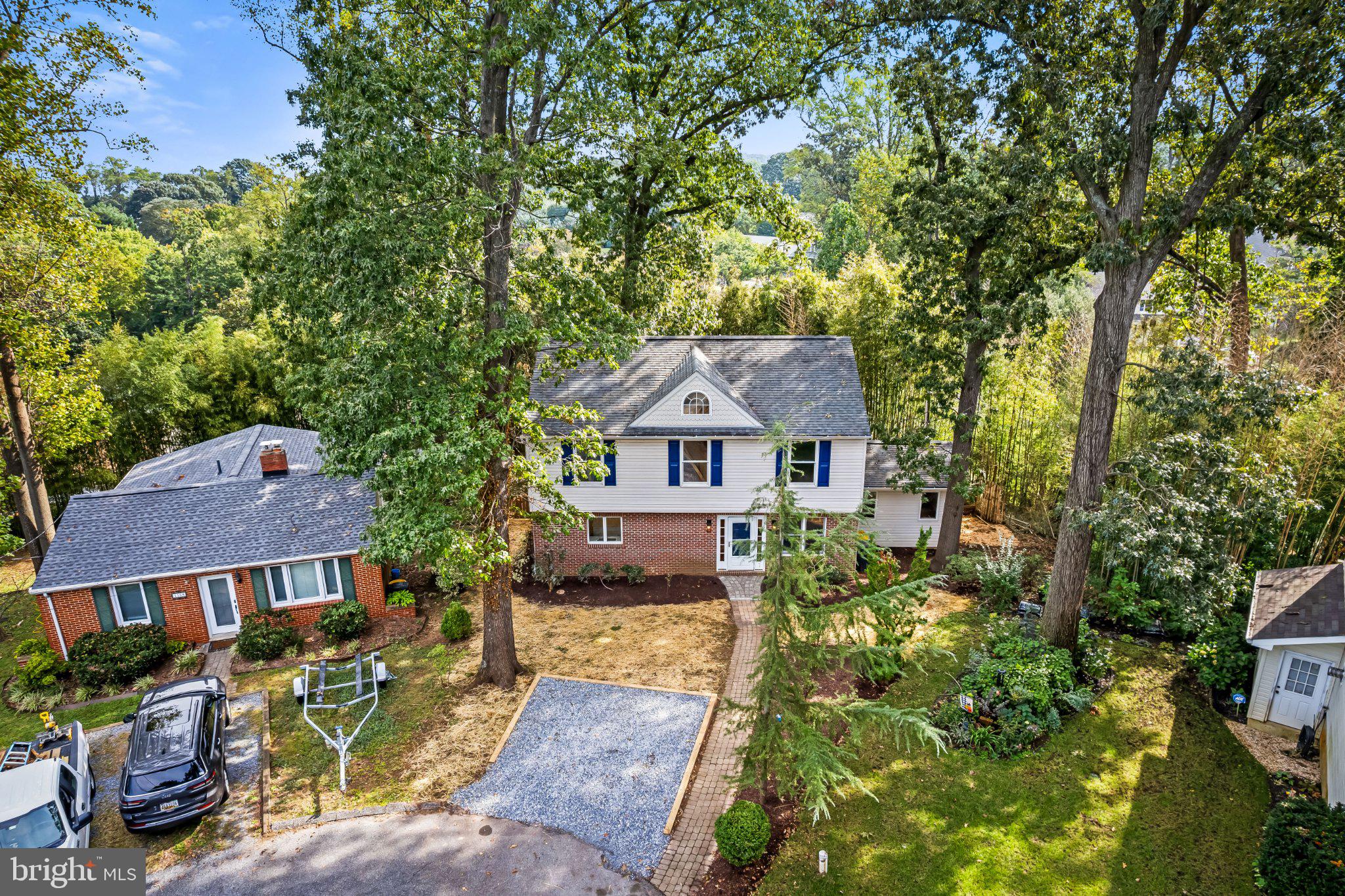 1161 GREEN HOLLY DRIVE