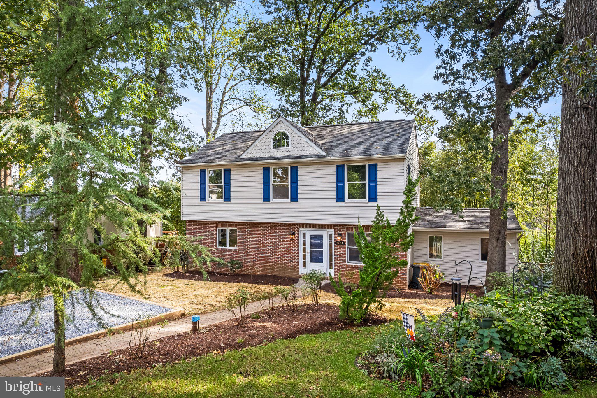 1161 GREEN HOLLY DRIVE