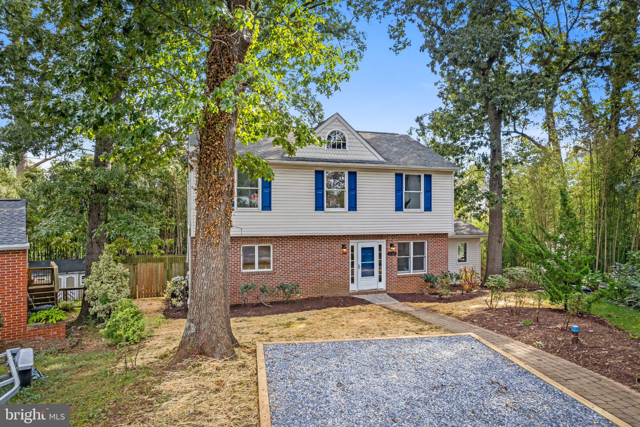 1161 GREEN HOLLY DRIVE