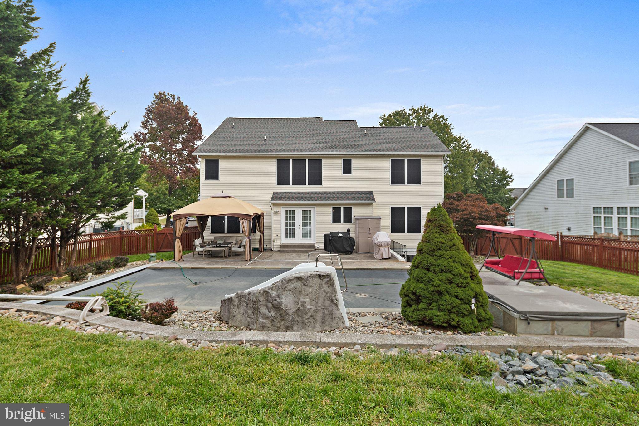 HAWK RIDGE FARM - Residential