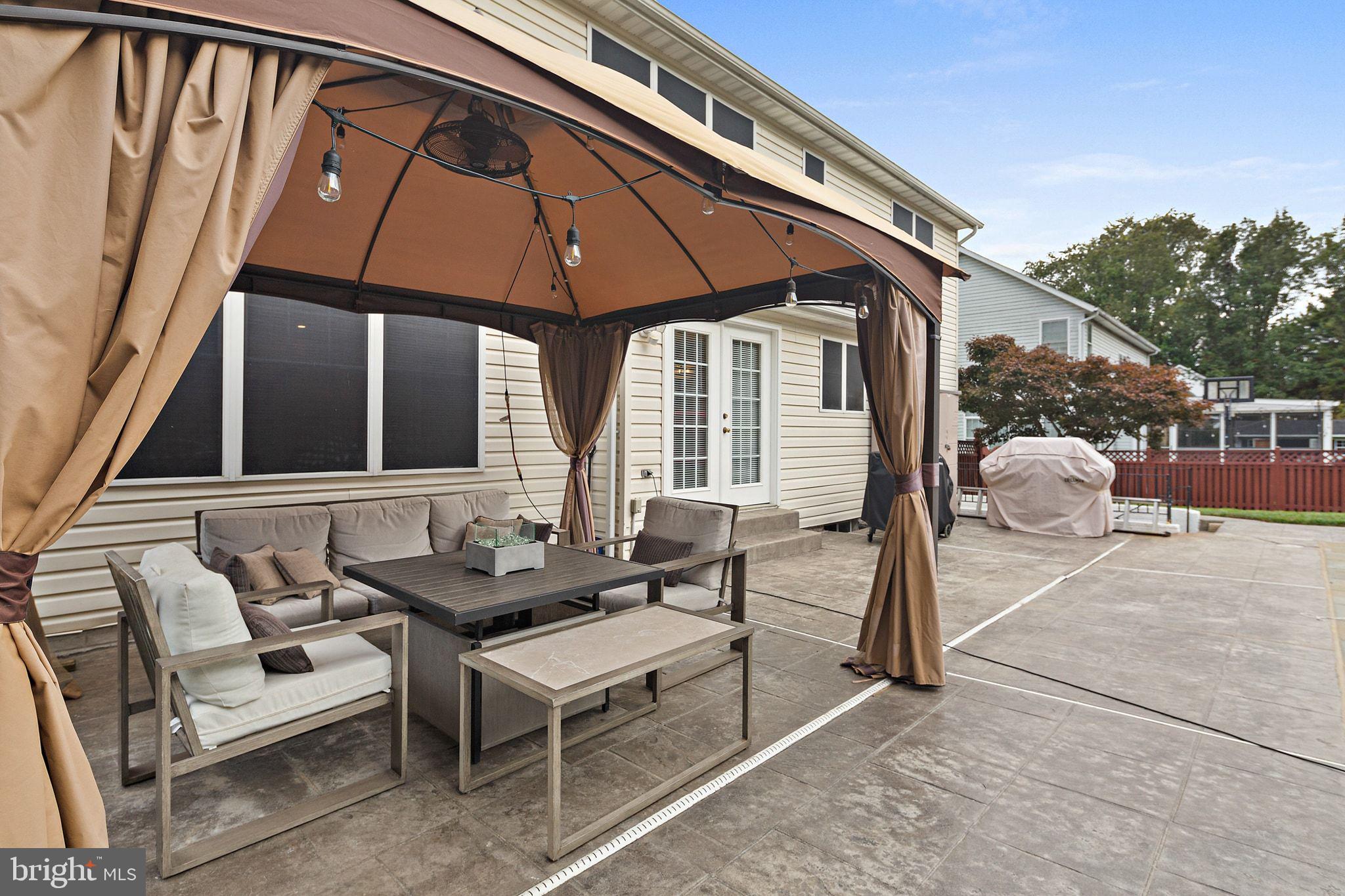 HAWK RIDGE FARM - Residential