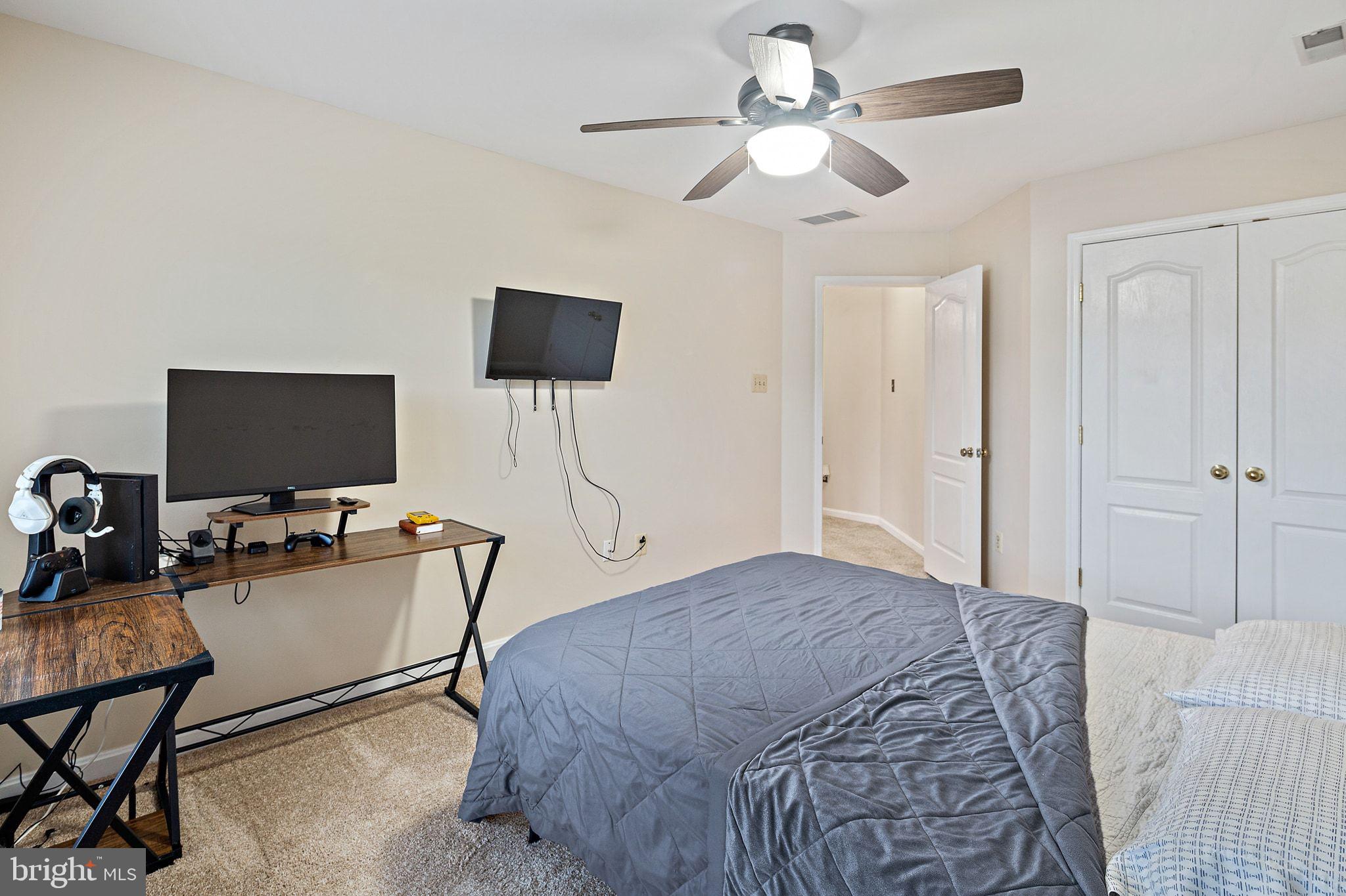 HAWK RIDGE FARM - Residential