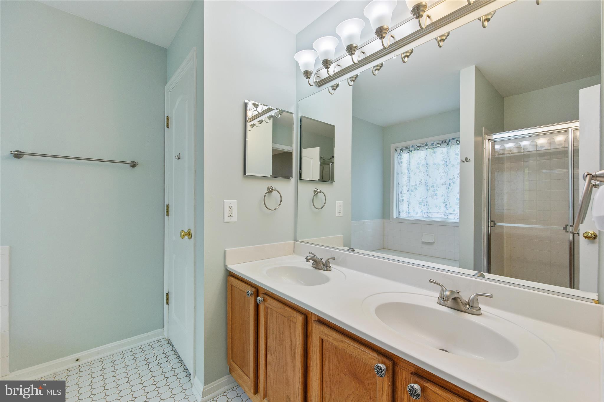 DISNEY ESTATES - Residential