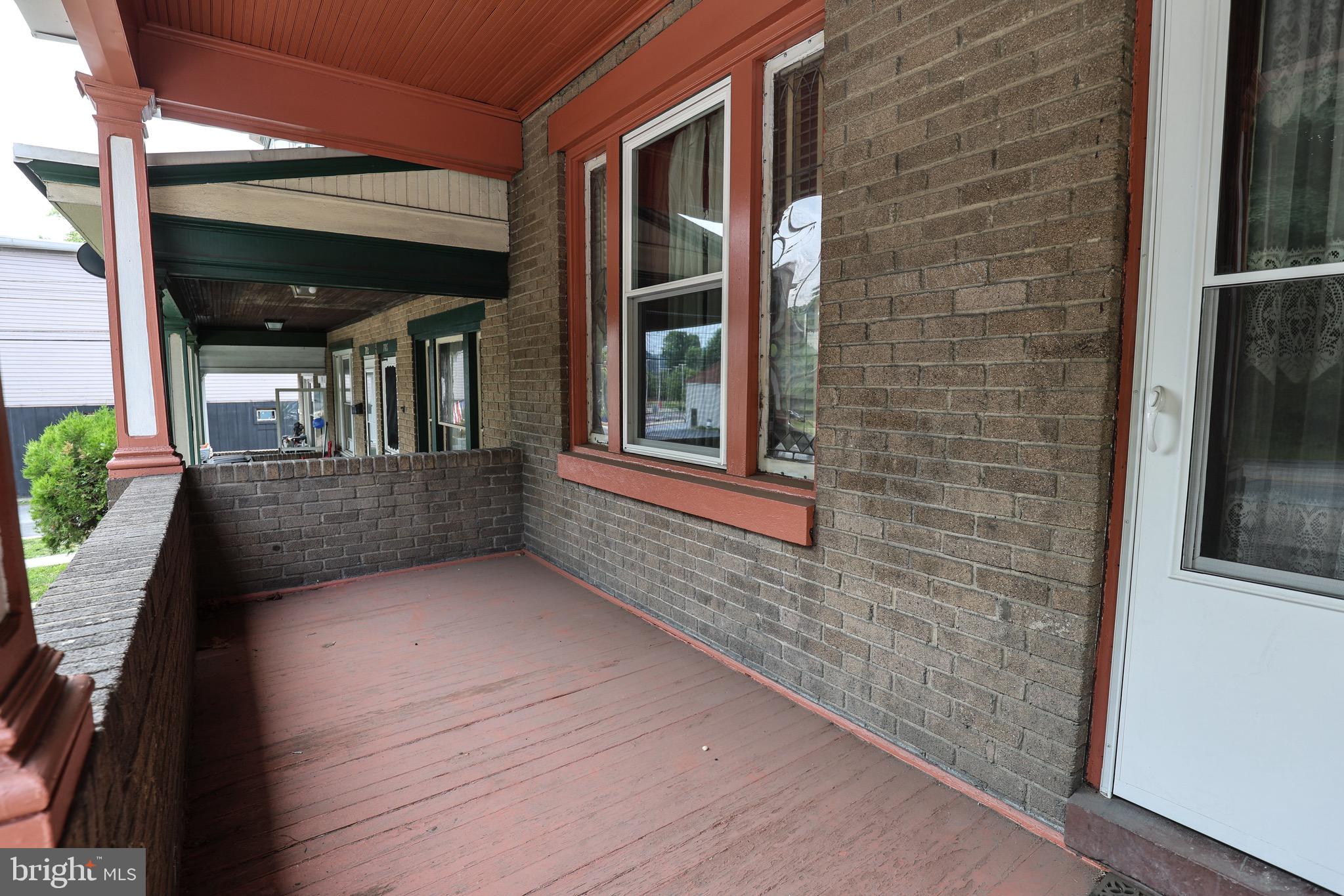 707 N CENTRE STREET