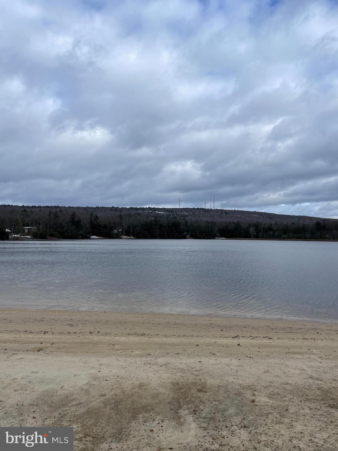HOLIDAY POCONO - Land