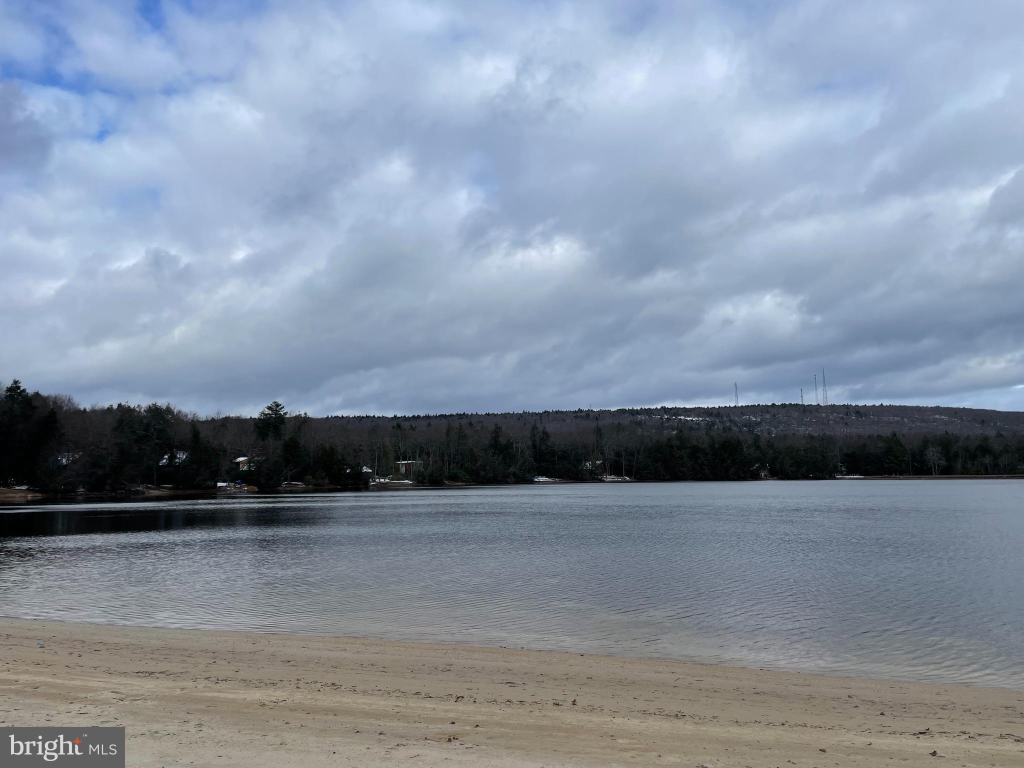 HOLIDAY POCONO - Land