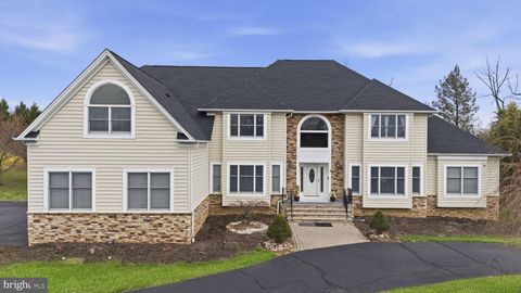 Homes For Sale - 3 Cole Court<br/> FLEMINGTON, NJ 08822