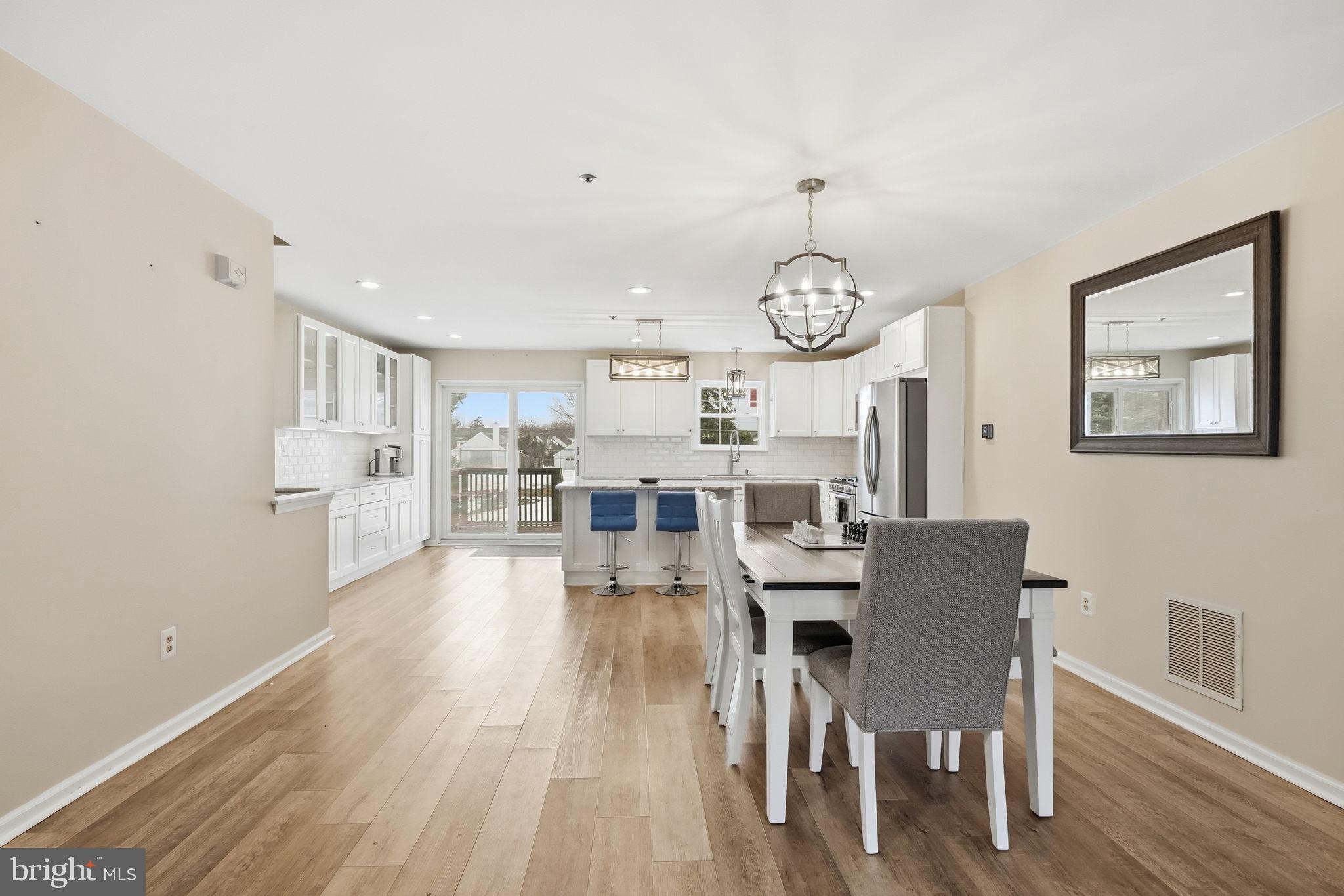 WILLIAMSBURG COMS - Residential