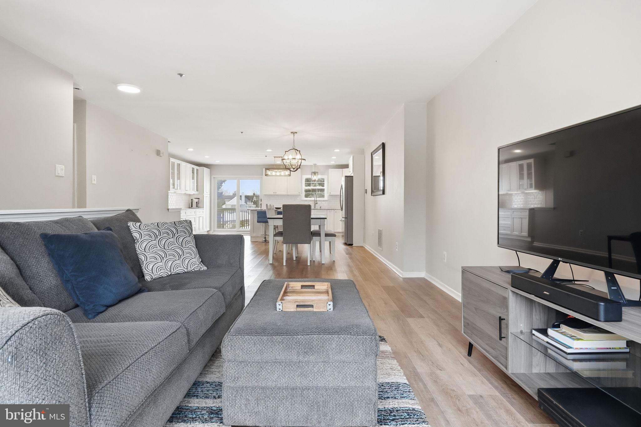 WILLIAMSBURG COMS - Residential