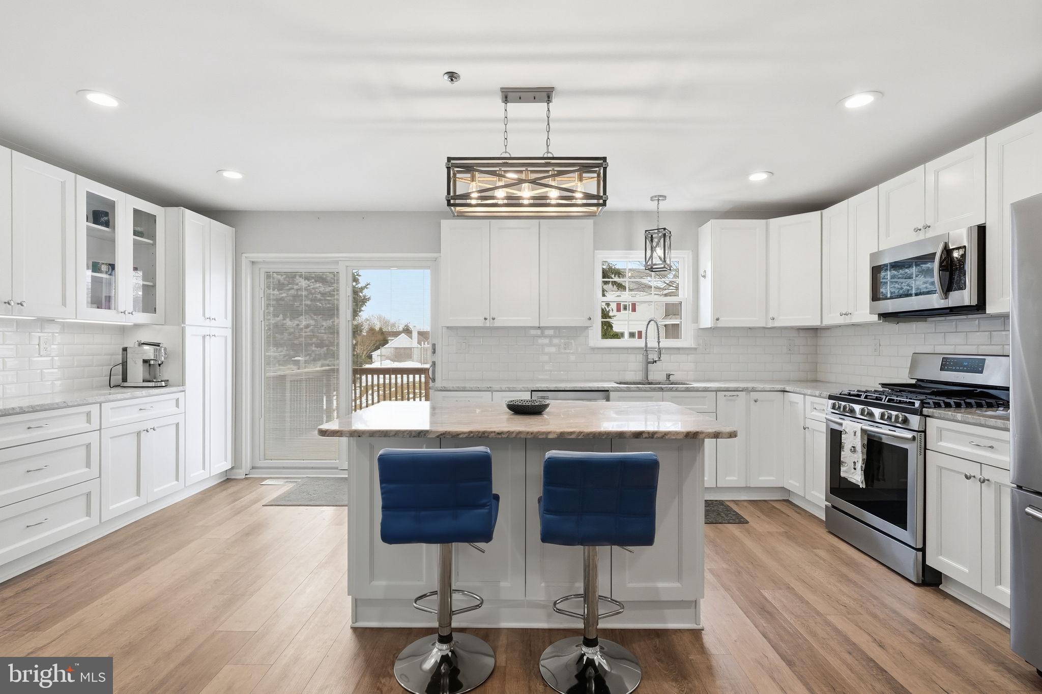 WILLIAMSBURG COMS - Residential