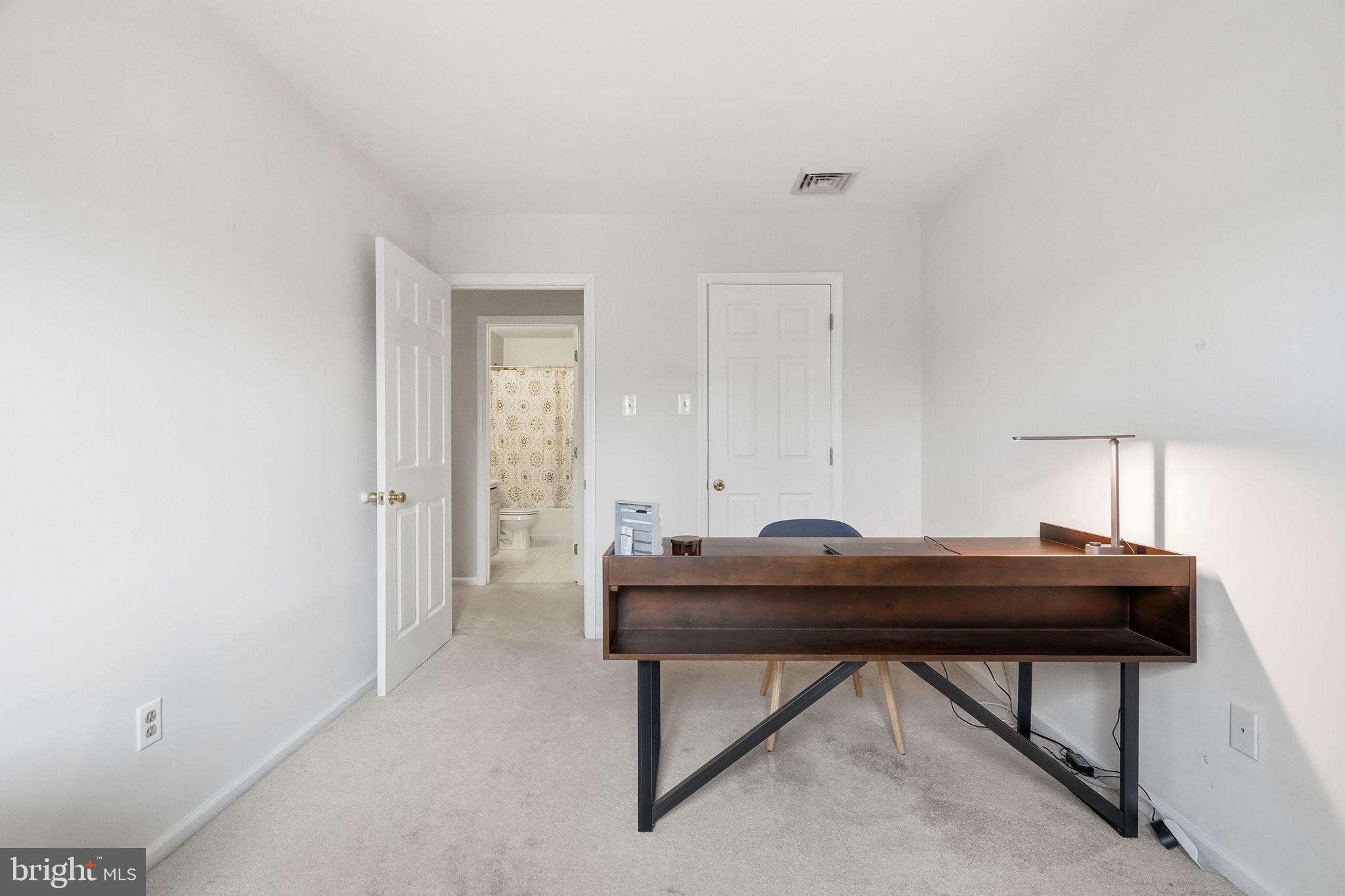 WILLIAMSBURG COMS - Residential