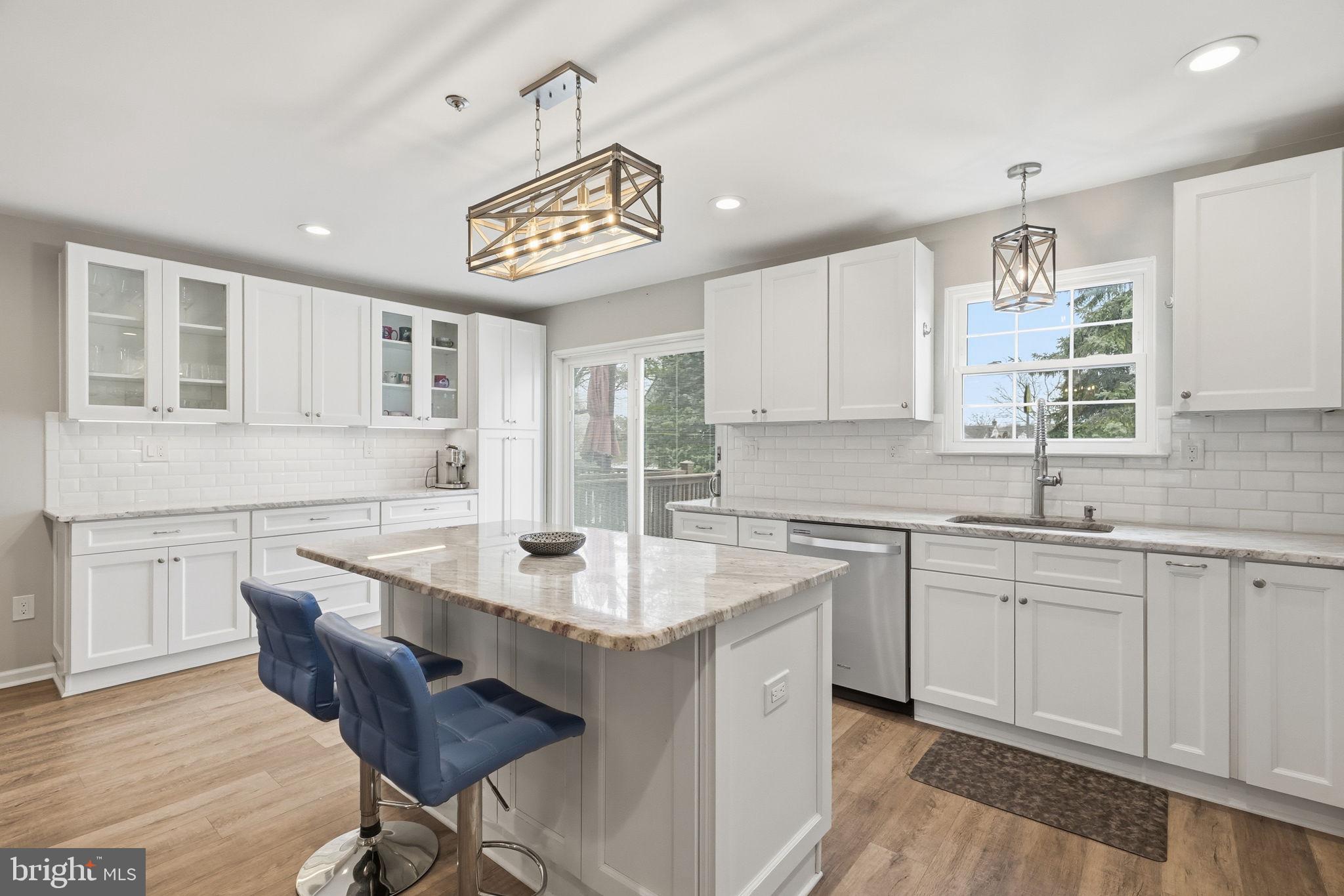 WILLIAMSBURG COMS - Residential