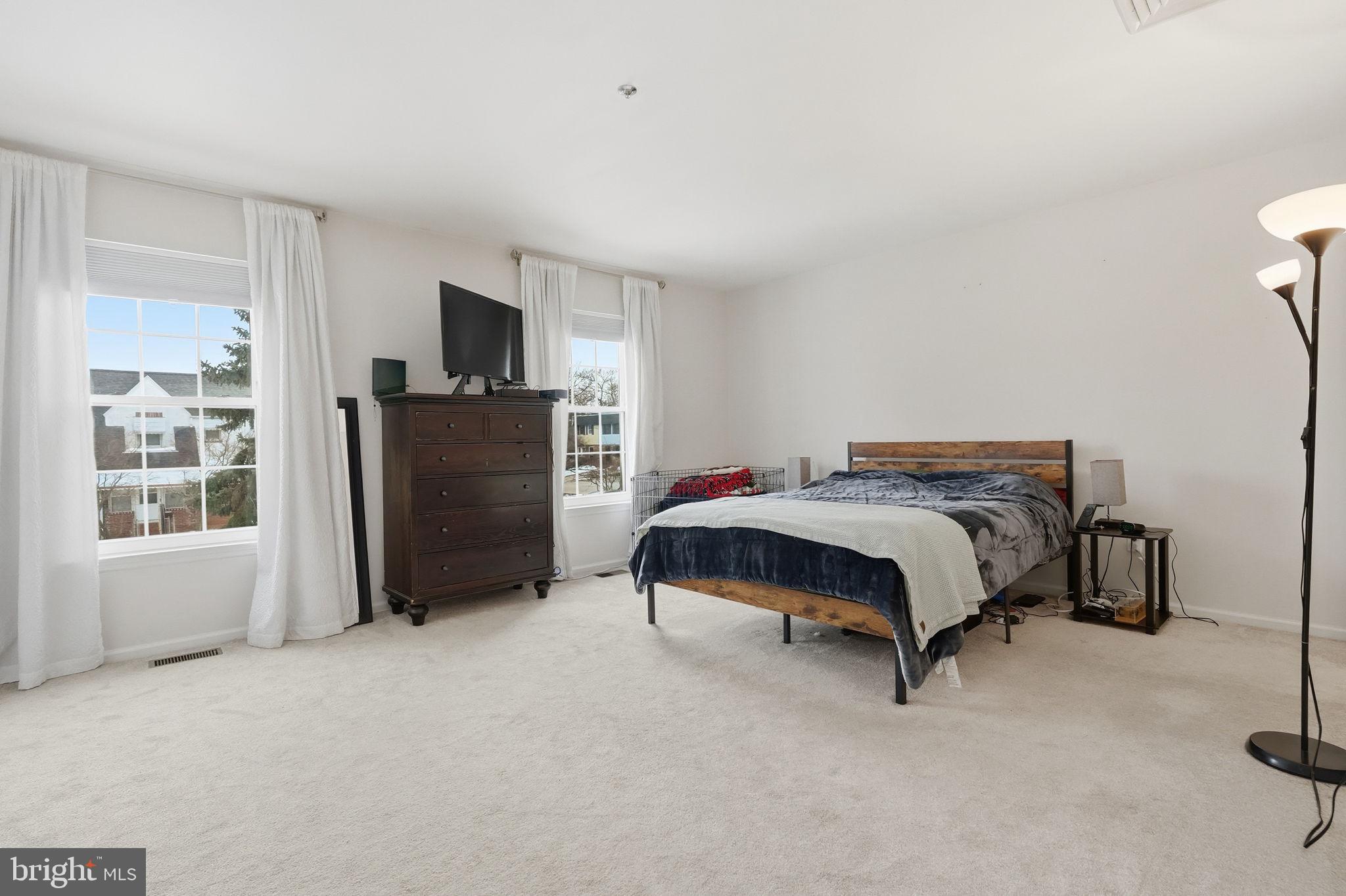 WILLIAMSBURG COMS - Residential