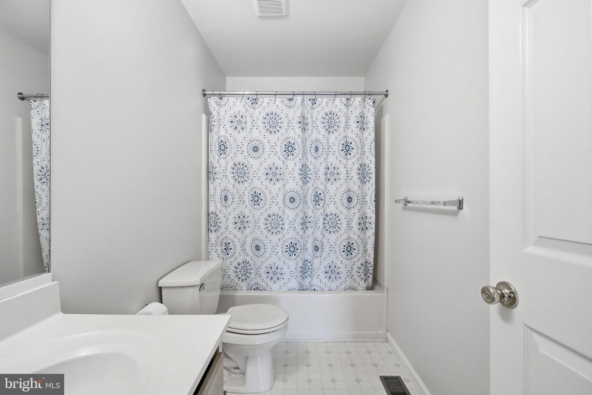 WILLIAMSBURG COMS - Residential