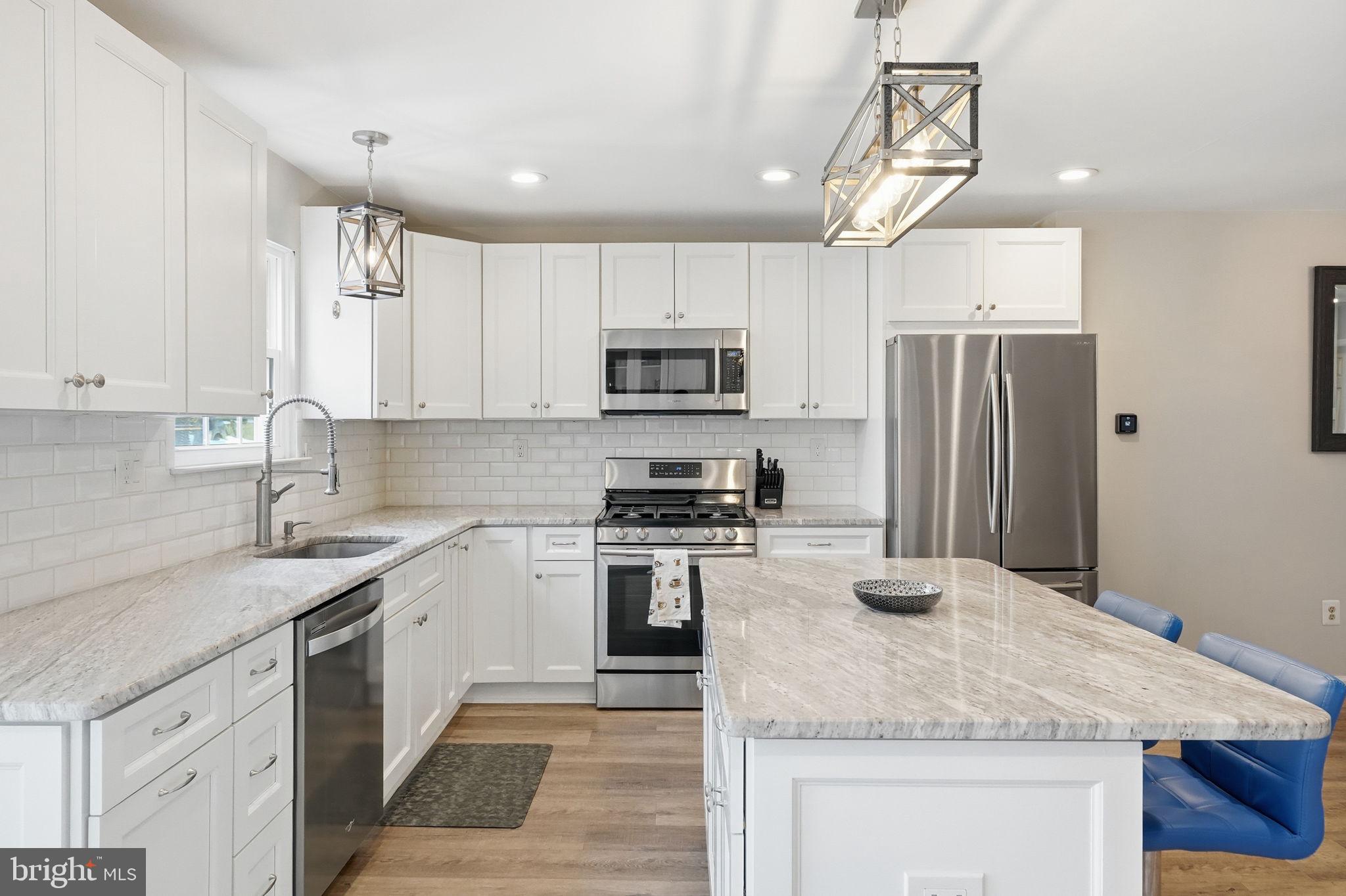 WILLIAMSBURG COMS - Residential