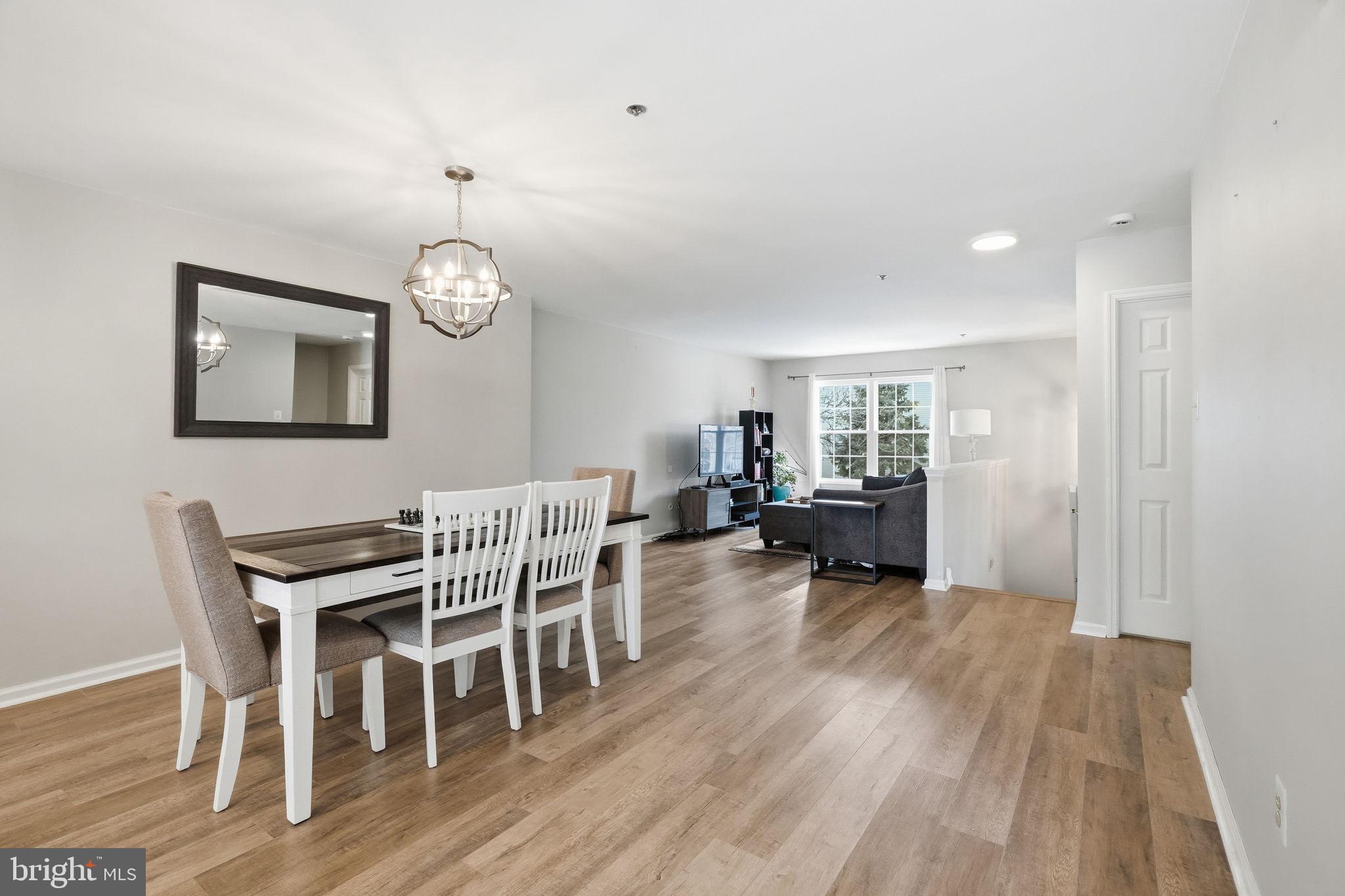 515 WILLIAMSBURG WAY