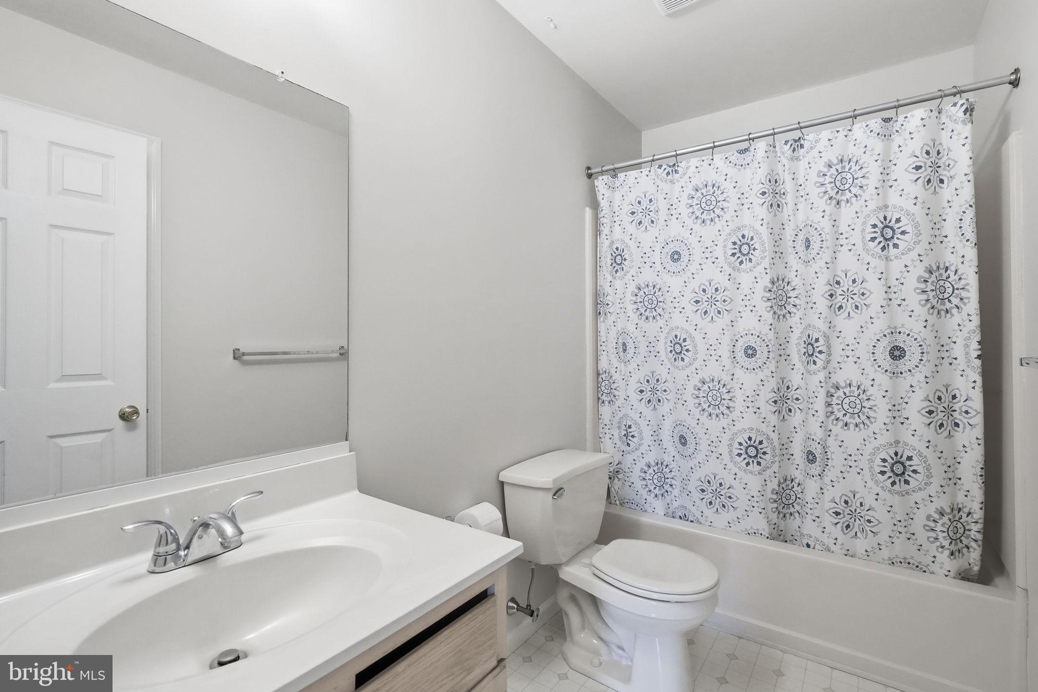 WILLIAMSBURG COMS - Residential