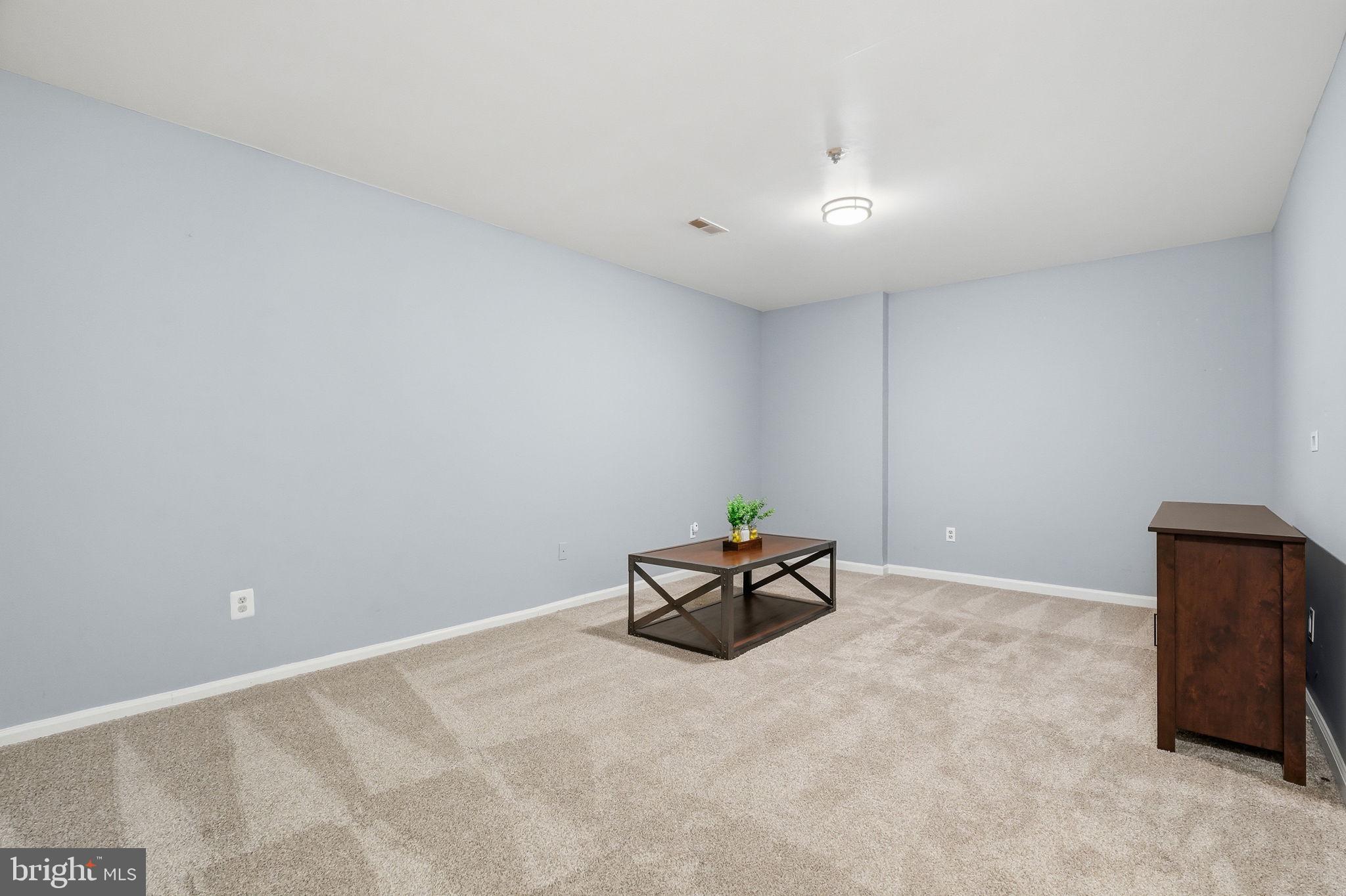 WILLIAMSBURG COMS - Residential