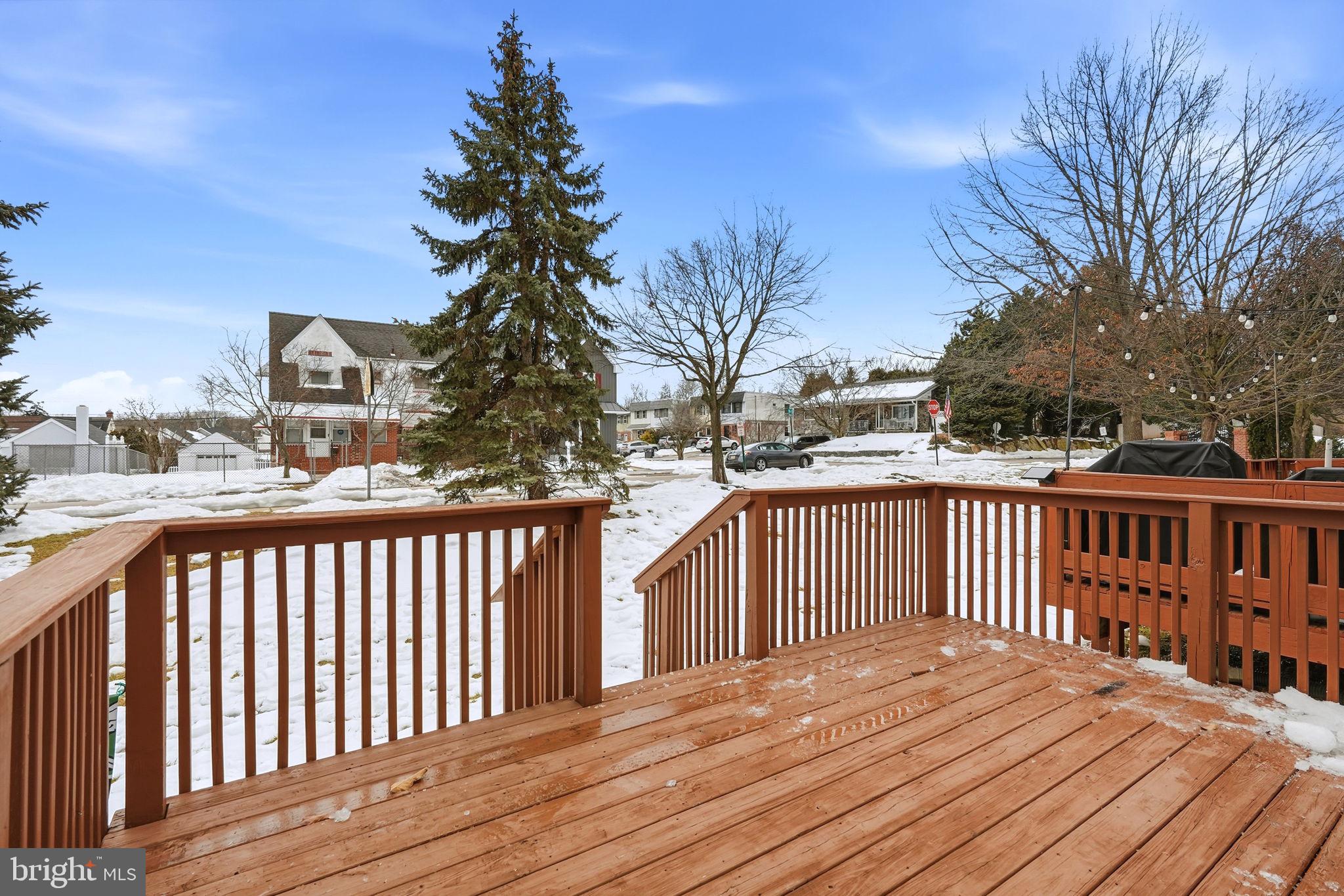 WILLIAMSBURG COMS - Residential