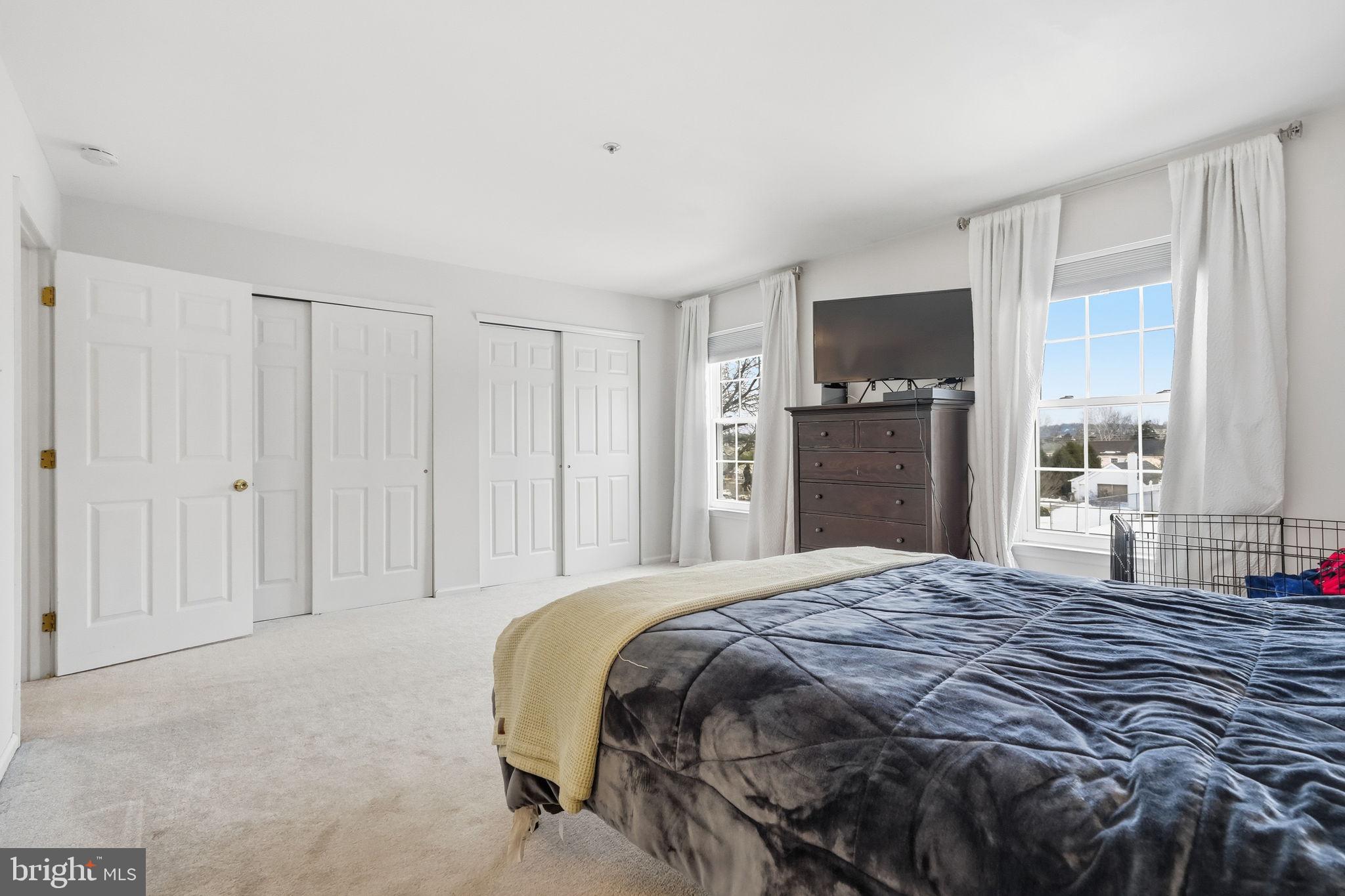 WILLIAMSBURG COMS - Residential