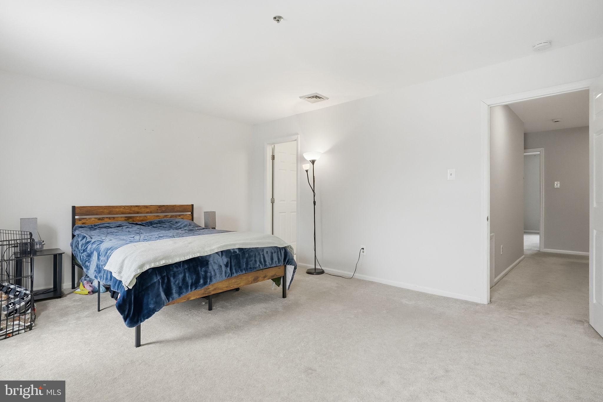 WILLIAMSBURG COMS - Residential