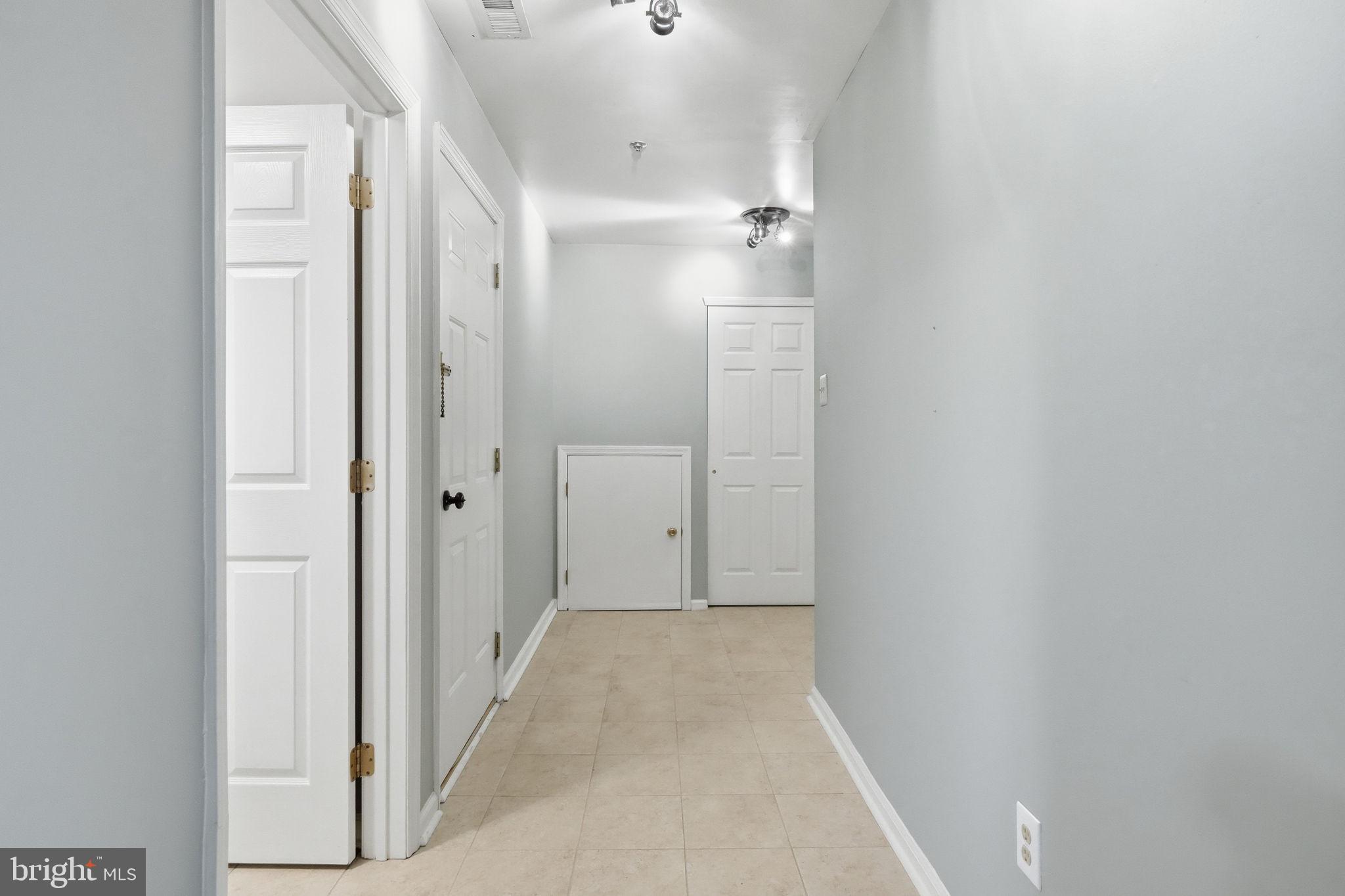 WILLIAMSBURG COMS - Residential