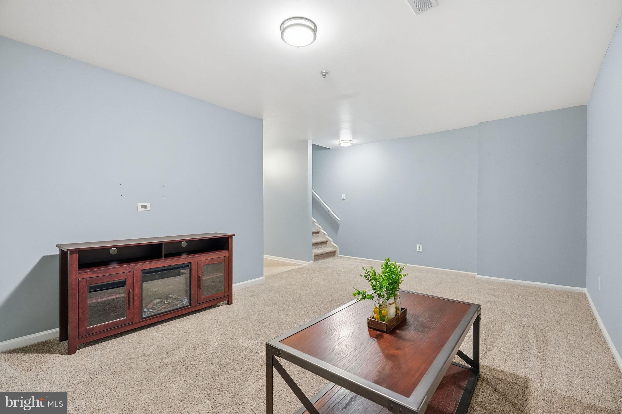 WILLIAMSBURG COMS - Residential