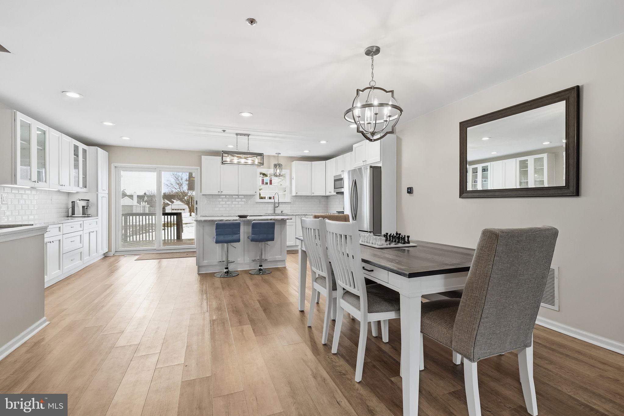 WILLIAMSBURG COMS - Residential