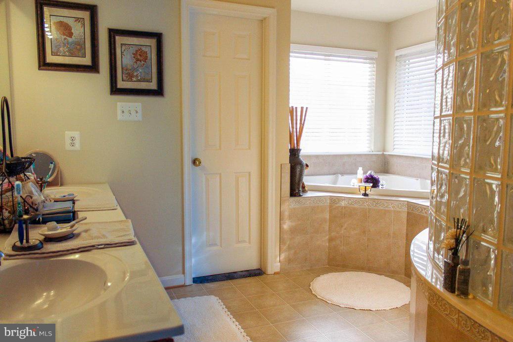 HELEN'S RETREAT - Residential