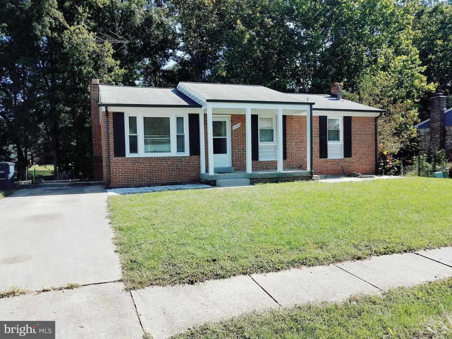 Second  owner! Renovated  rancher with 4 bedrooms. Upgraded Eat-in kitchen with exit to a deck. In the walkout basement you will find a spacious entertaining area with a kitchenet. Perfect area for a potential rental. You must see it!!