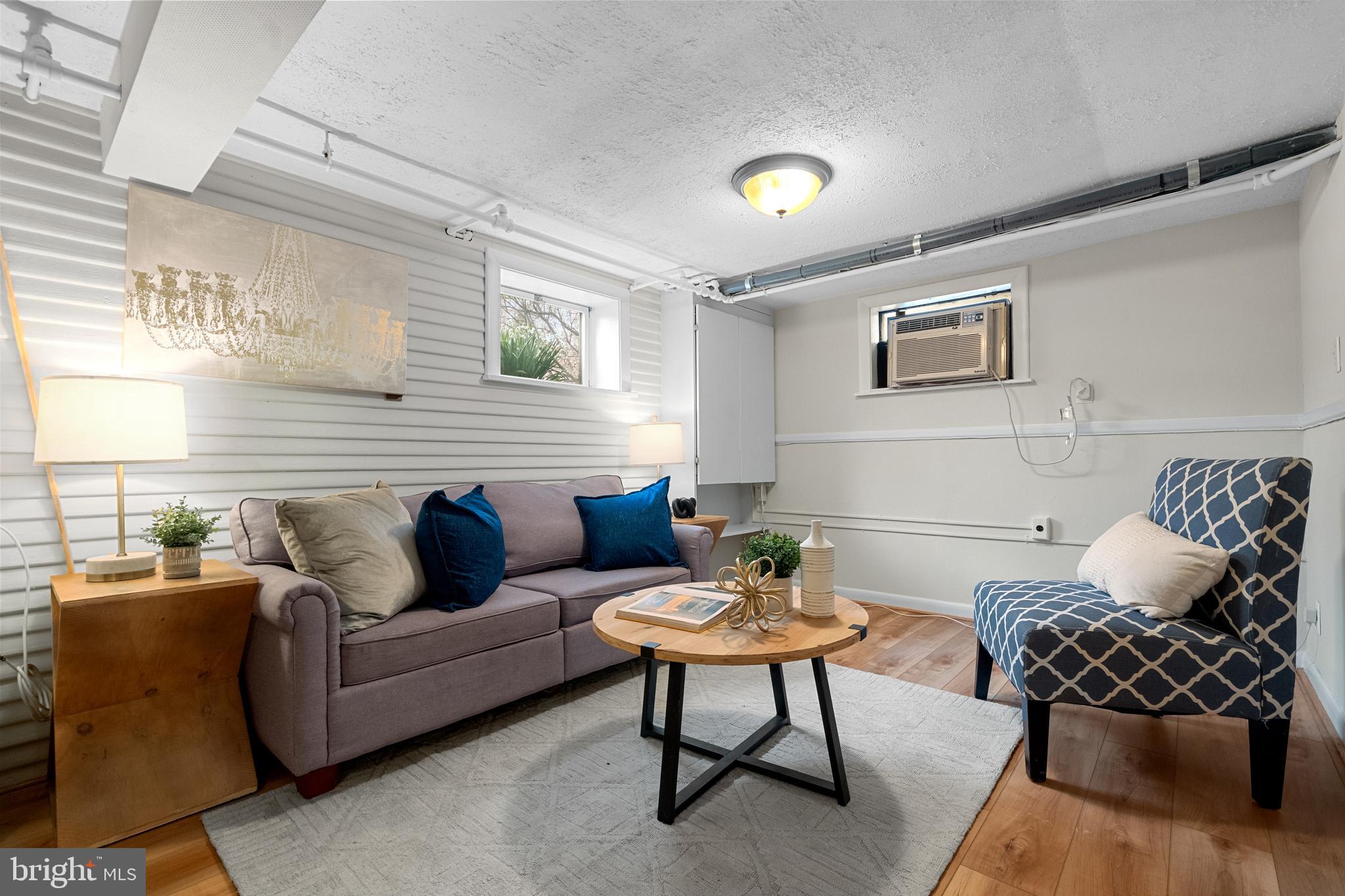 OVER LEE KNOLLS - Residential