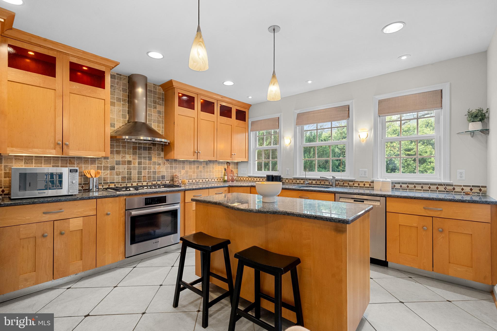 OVER LEE KNOLLS - Residential