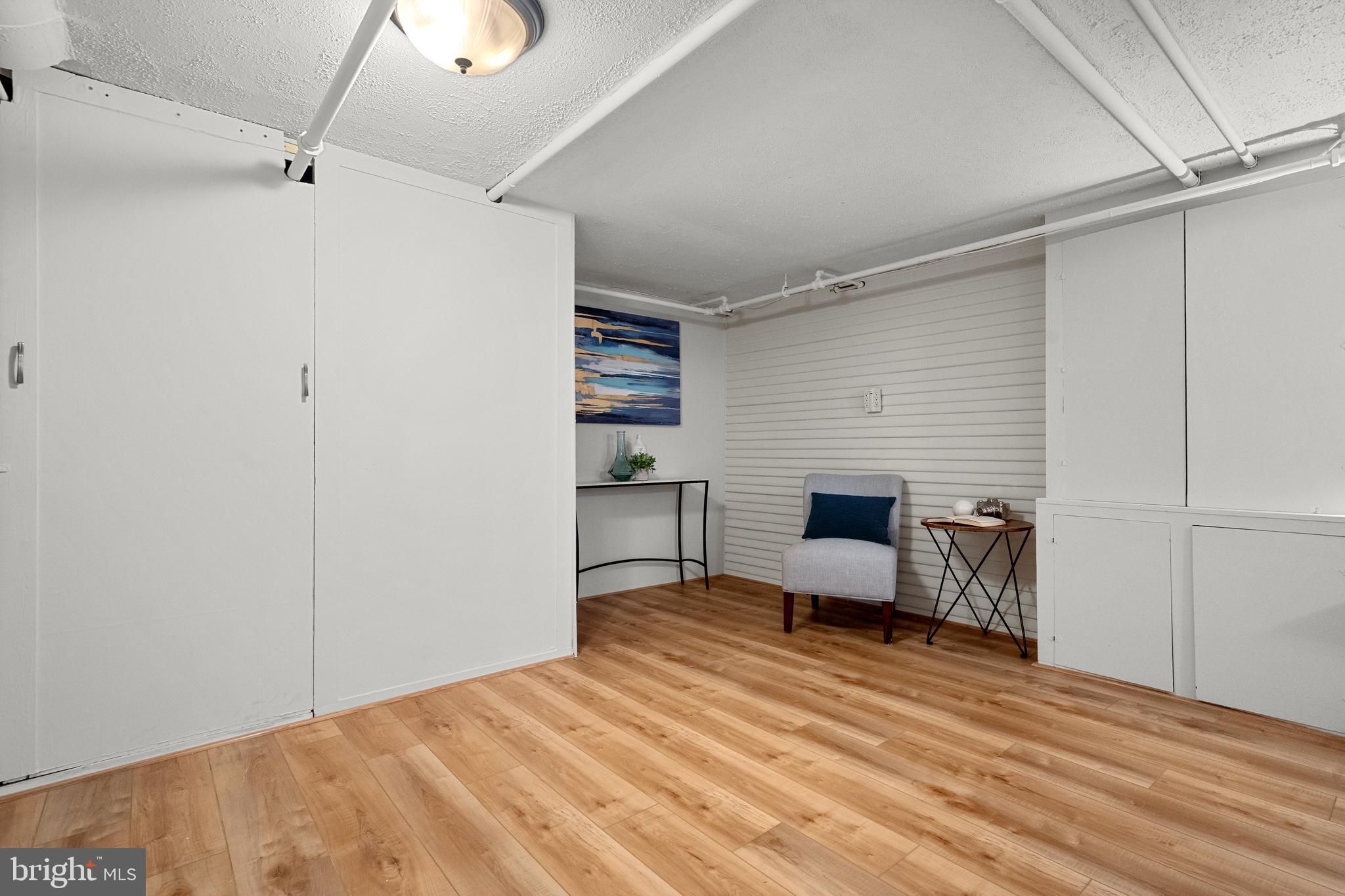 OVER LEE KNOLLS - Residential