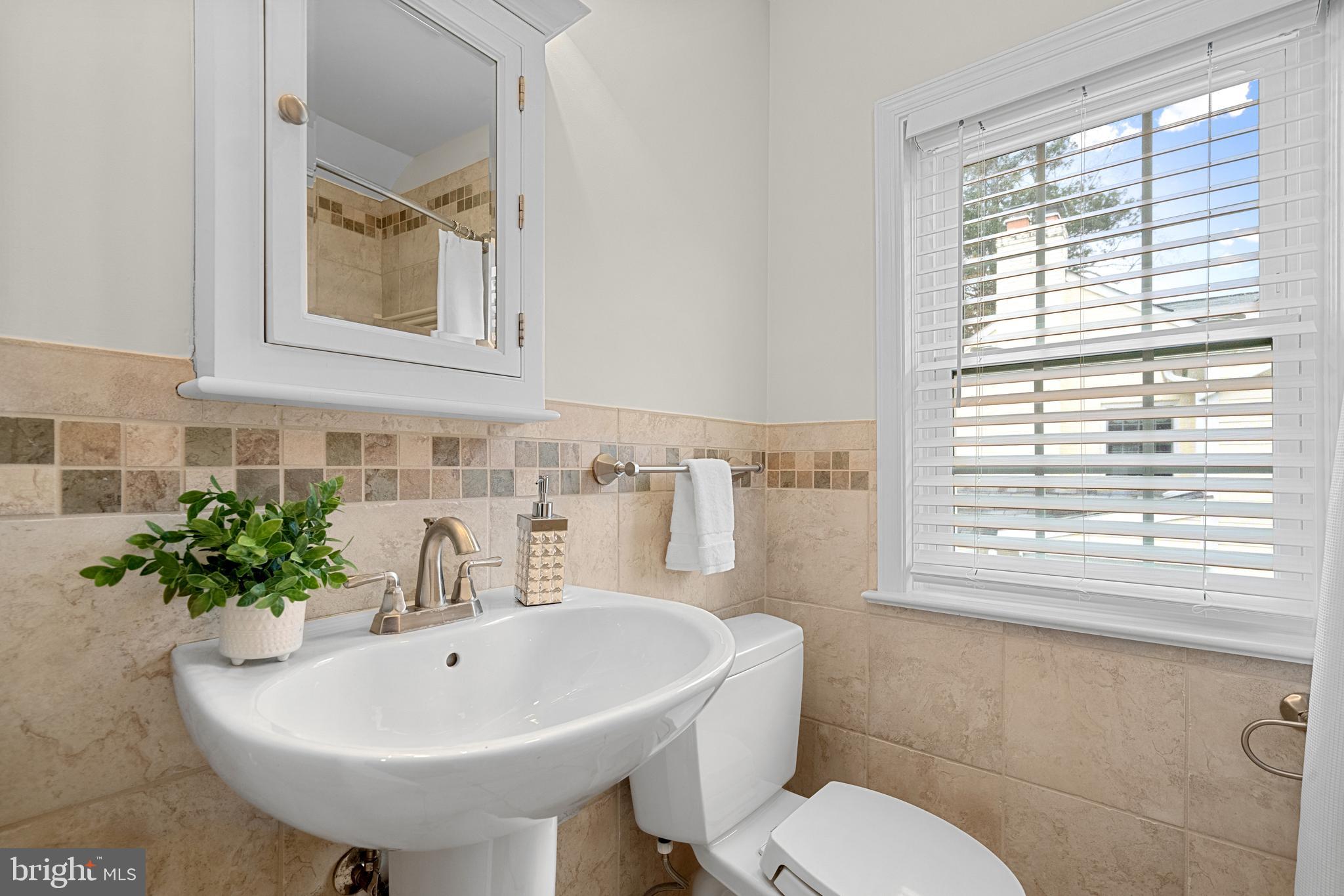 OVER LEE KNOLLS - Residential