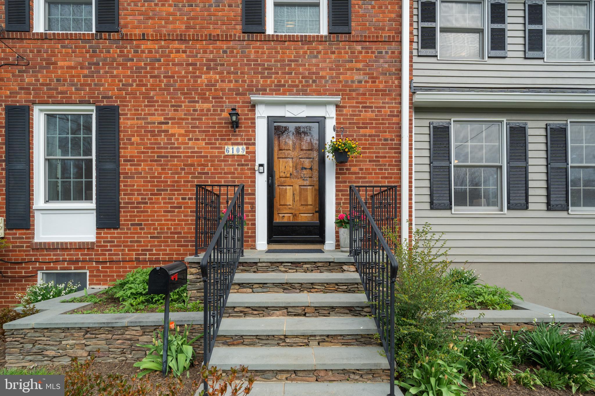 OVER LEE KNOLLS - Residential