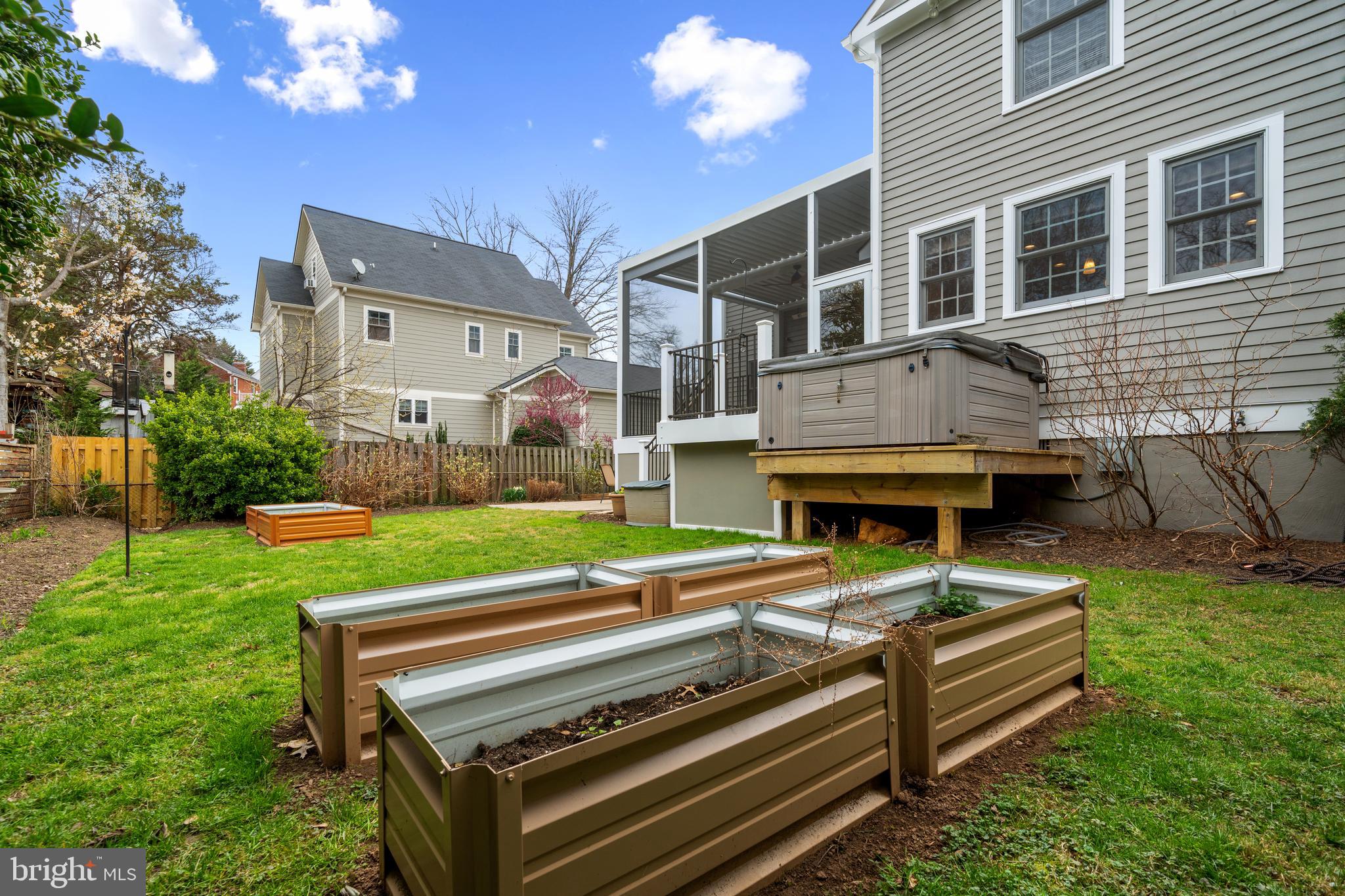 OVER LEE KNOLLS - Residential