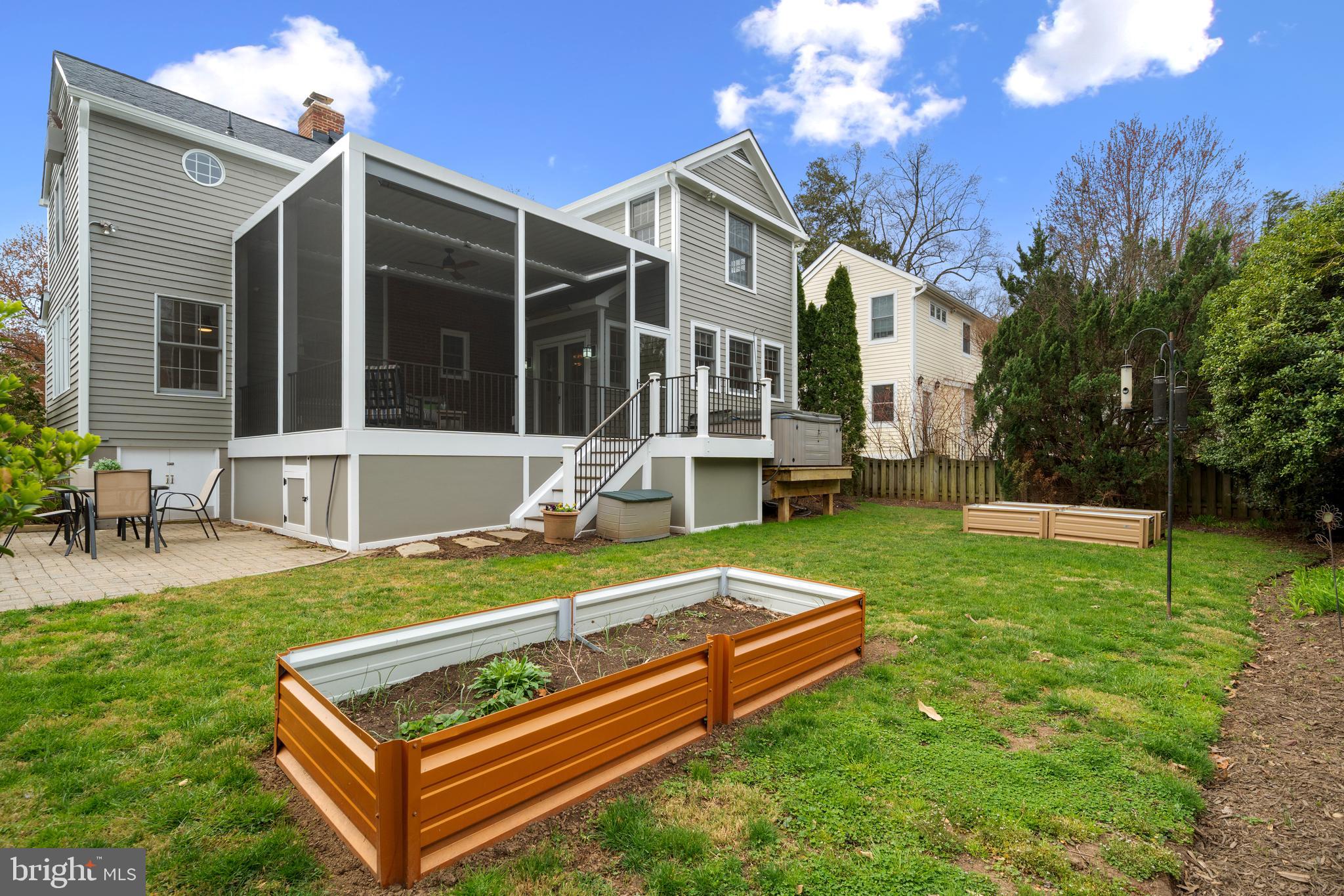 OVER LEE KNOLLS - Residential