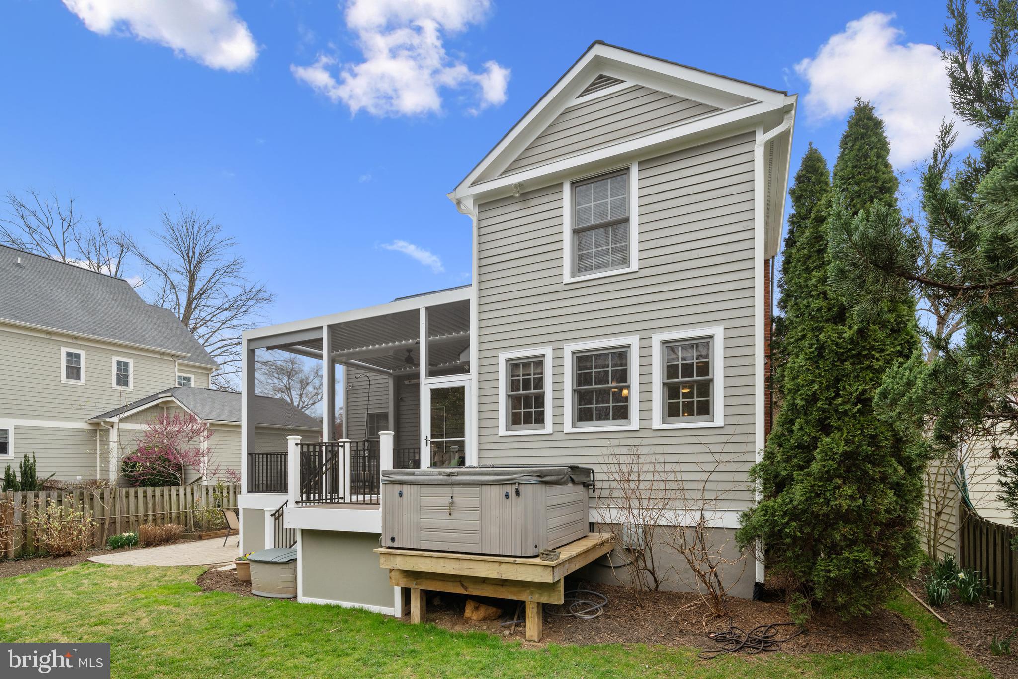 OVER LEE KNOLLS - Residential