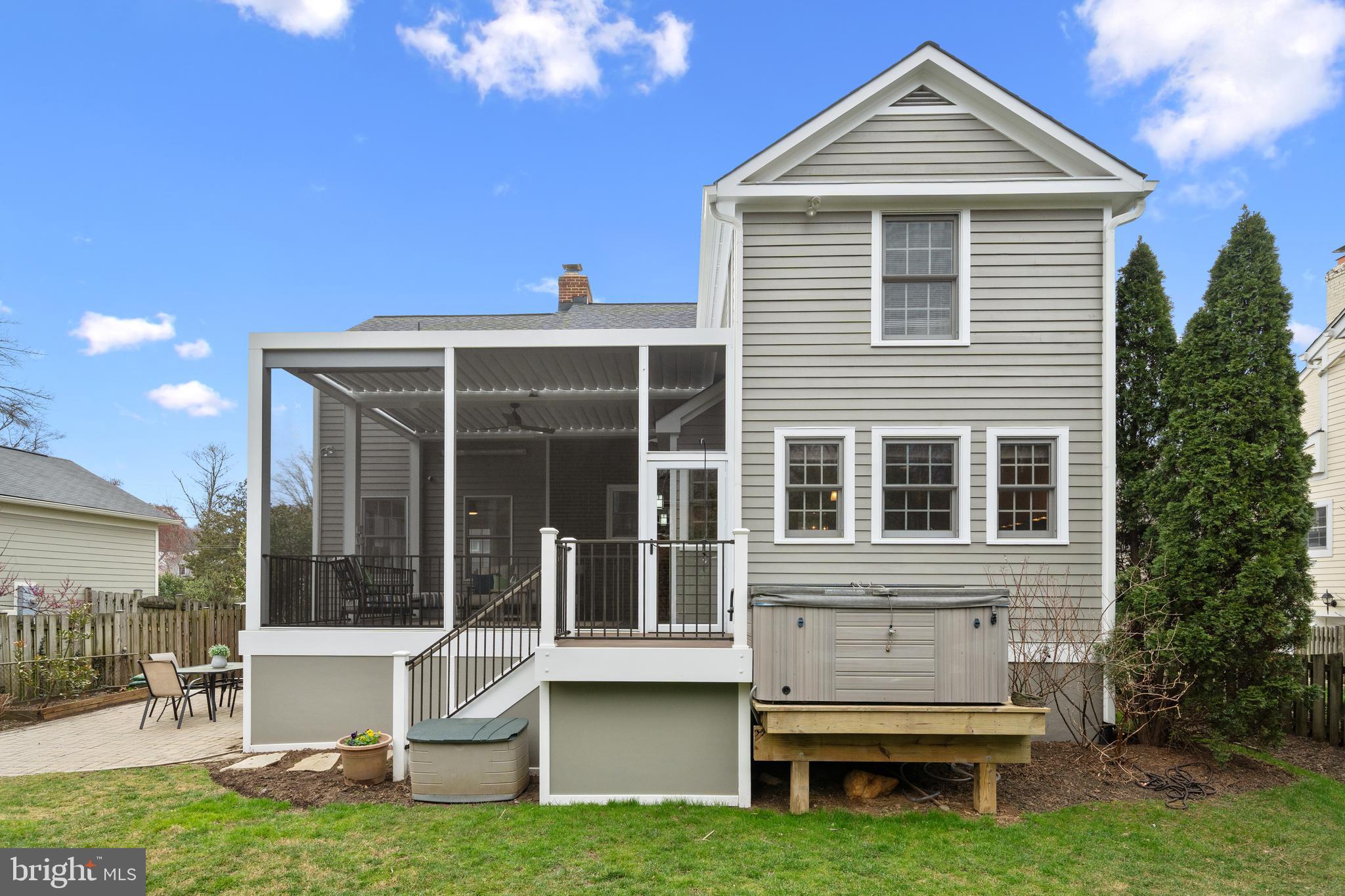 OVER LEE KNOLLS - Residential