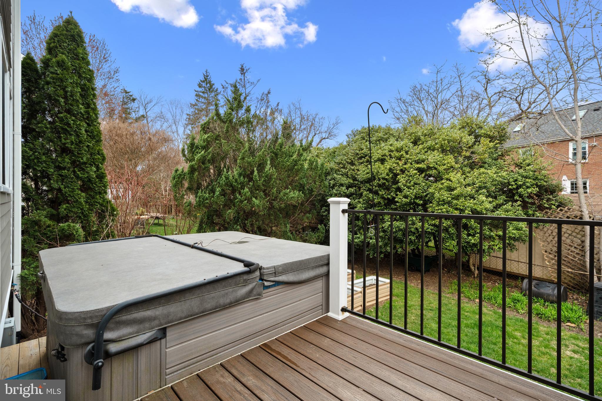 OVER LEE KNOLLS - Residential