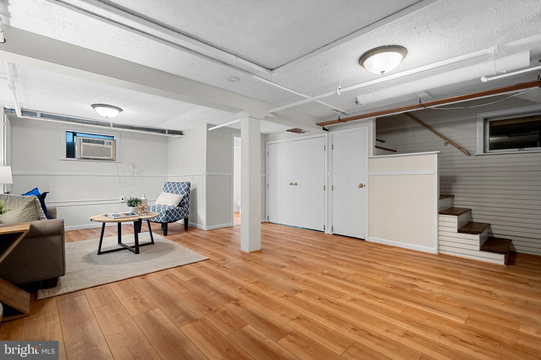 OVER LEE KNOLLS - Residential