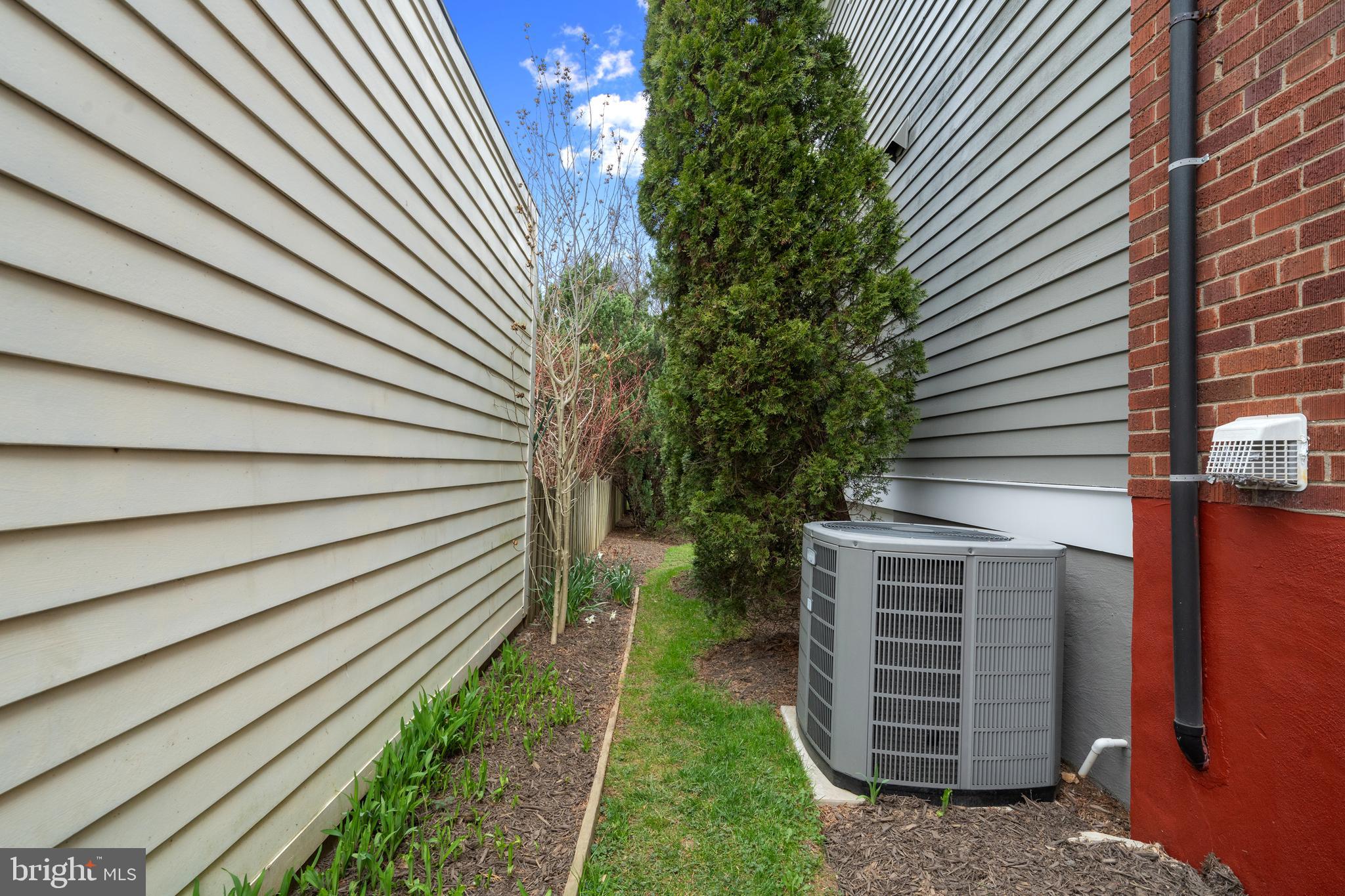 OVER LEE KNOLLS - Residential