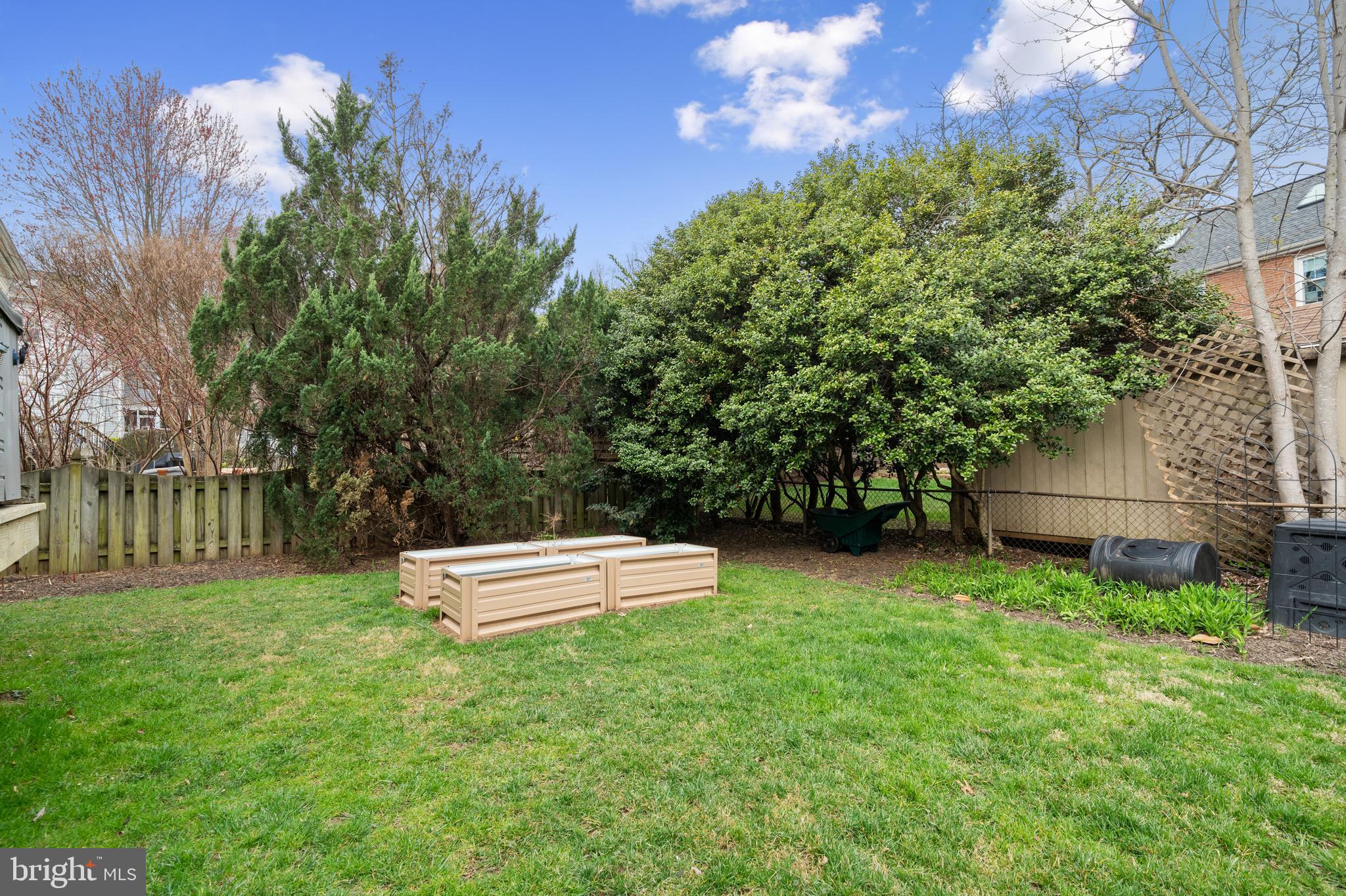 OVER LEE KNOLLS - Residential