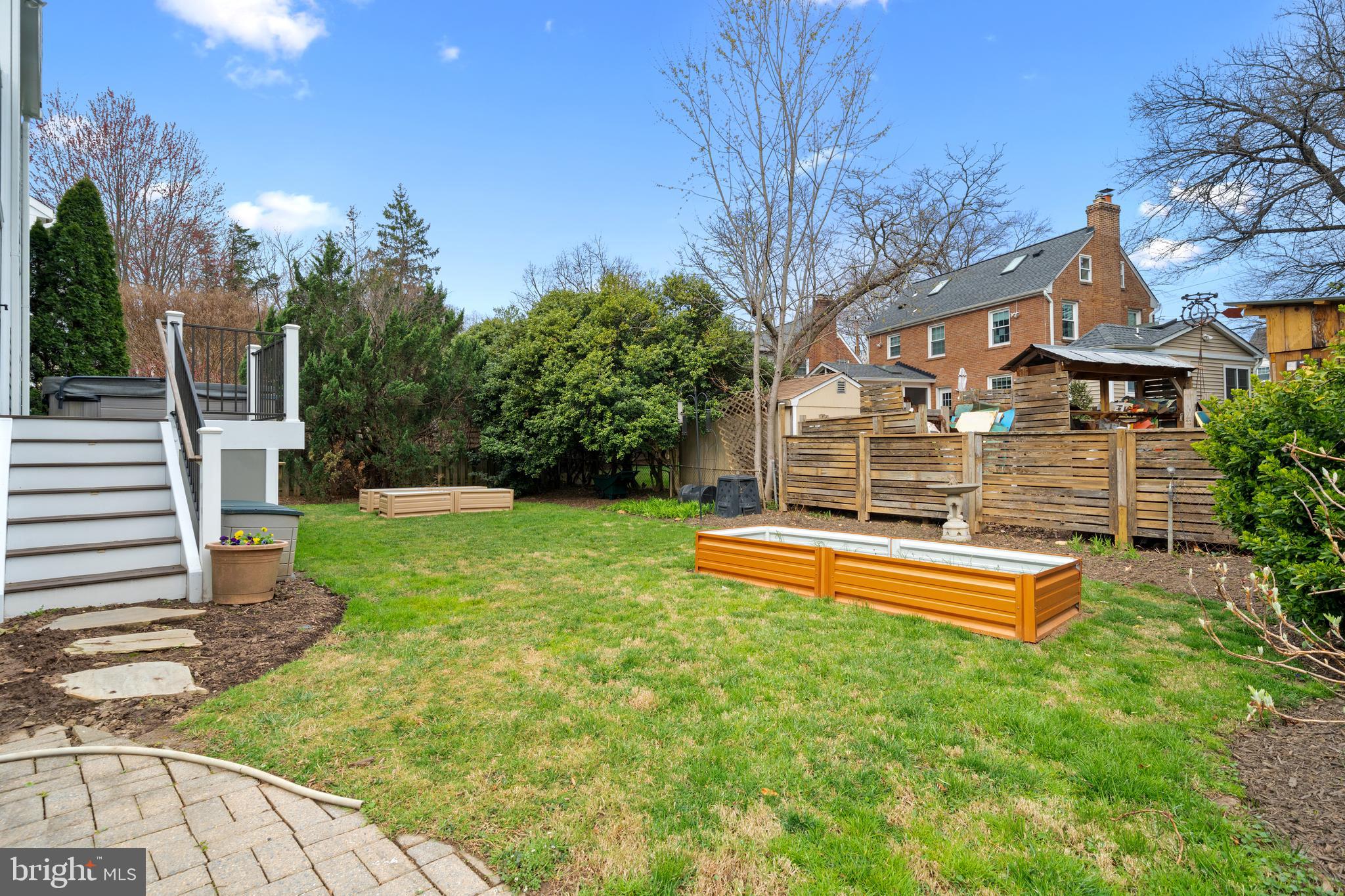 OVER LEE KNOLLS - Residential