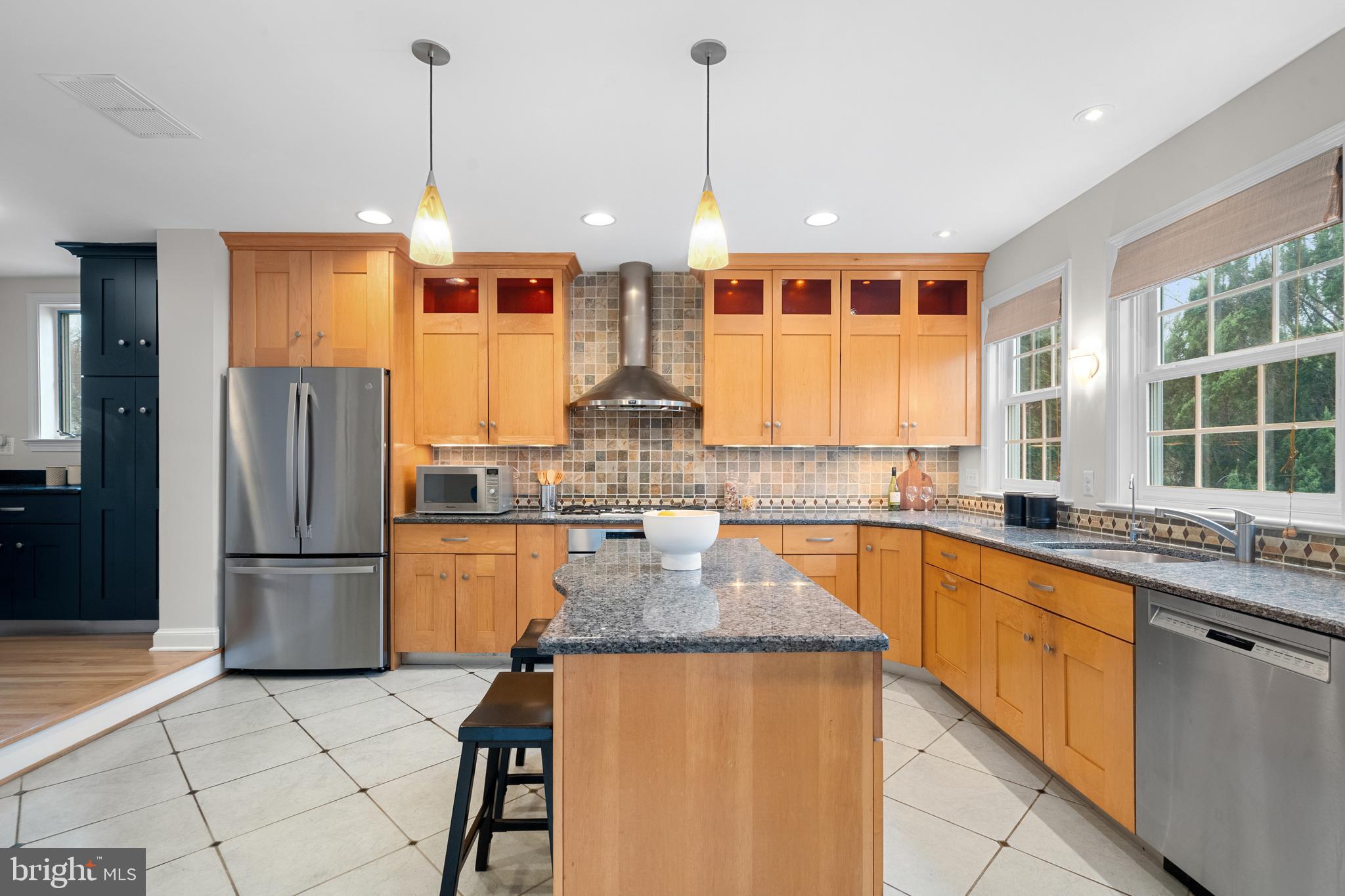 OVER LEE KNOLLS - Residential