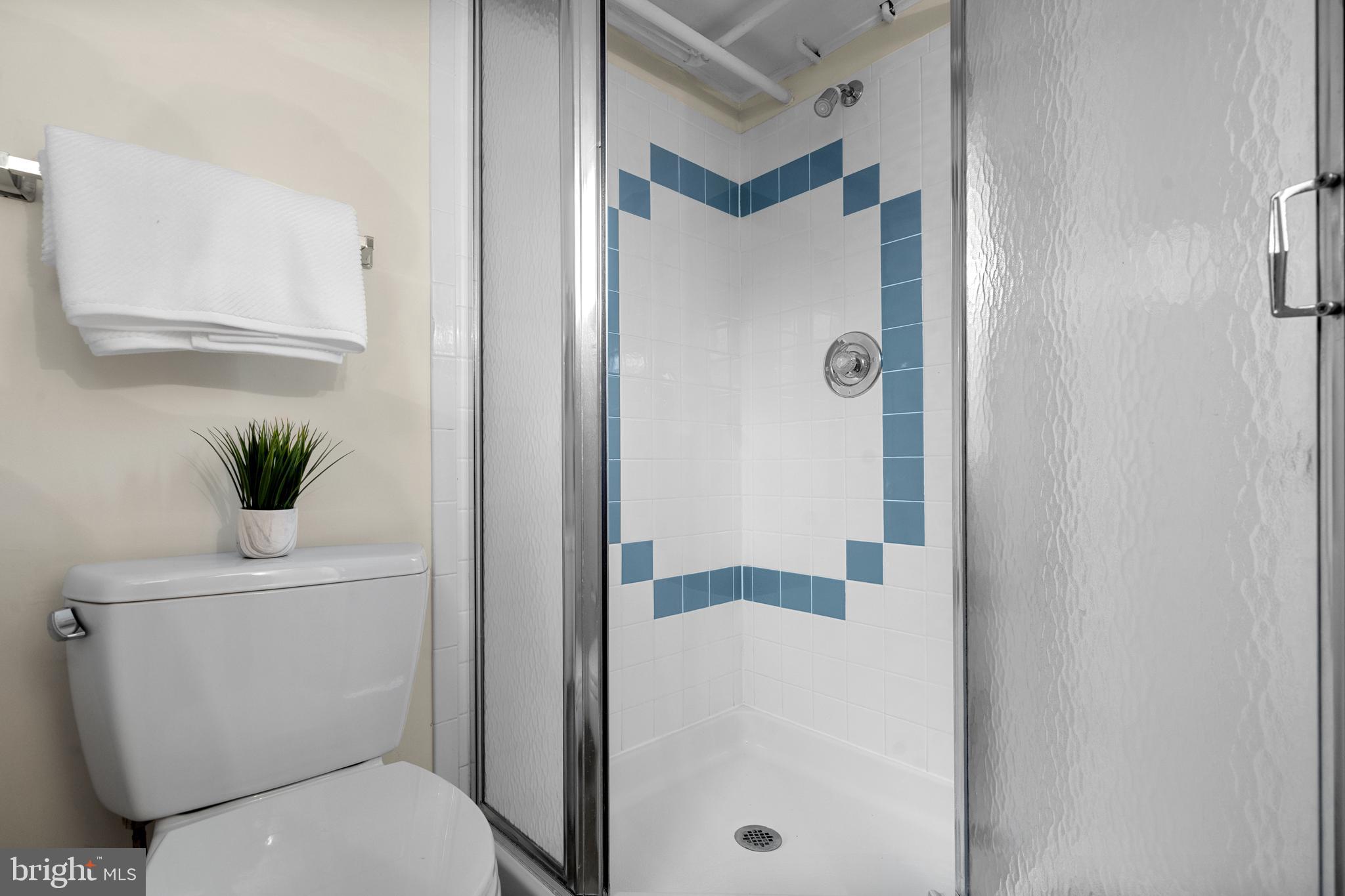 OVER LEE KNOLLS - Residential