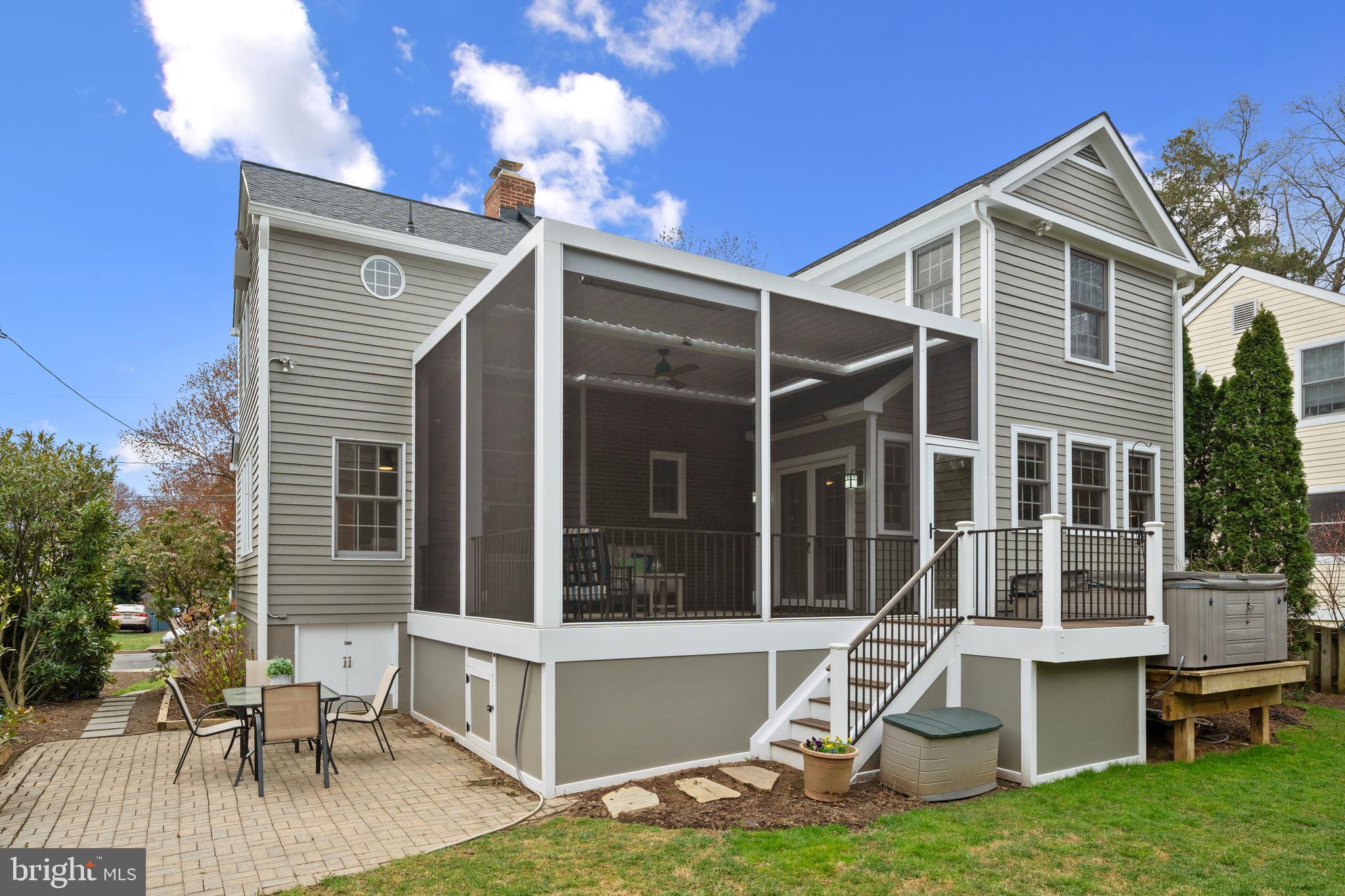 OVER LEE KNOLLS - Residential