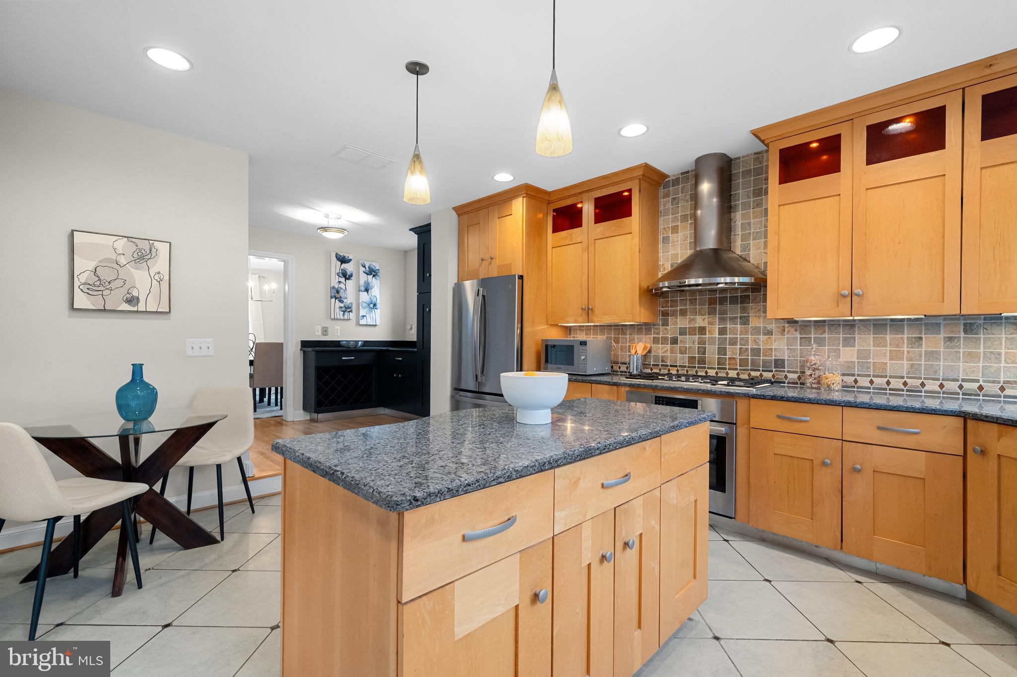 OVER LEE KNOLLS - Residential