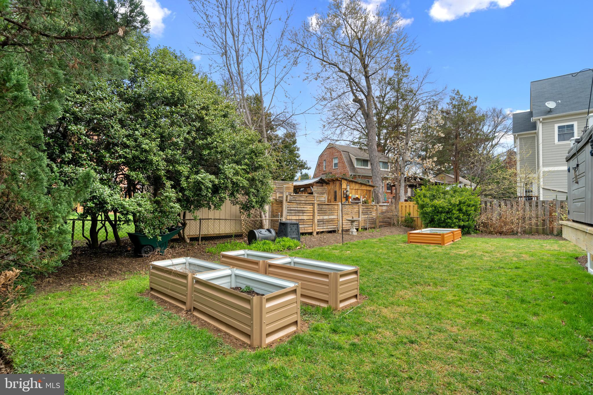 OVER LEE KNOLLS - Residential